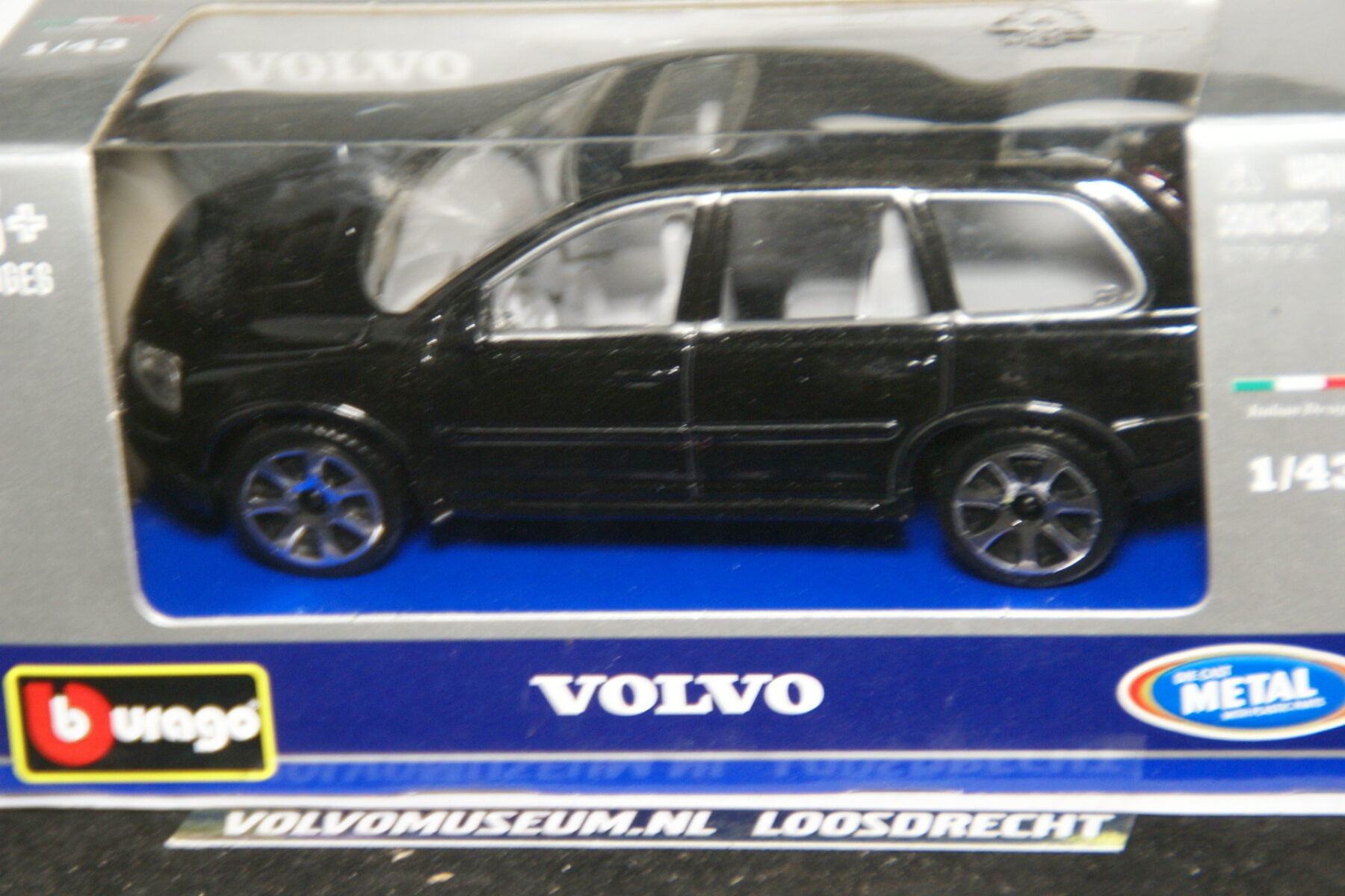 DSC02776 miniatuur Volvo XC90 zwart 1op43 Bburago 300006 MB