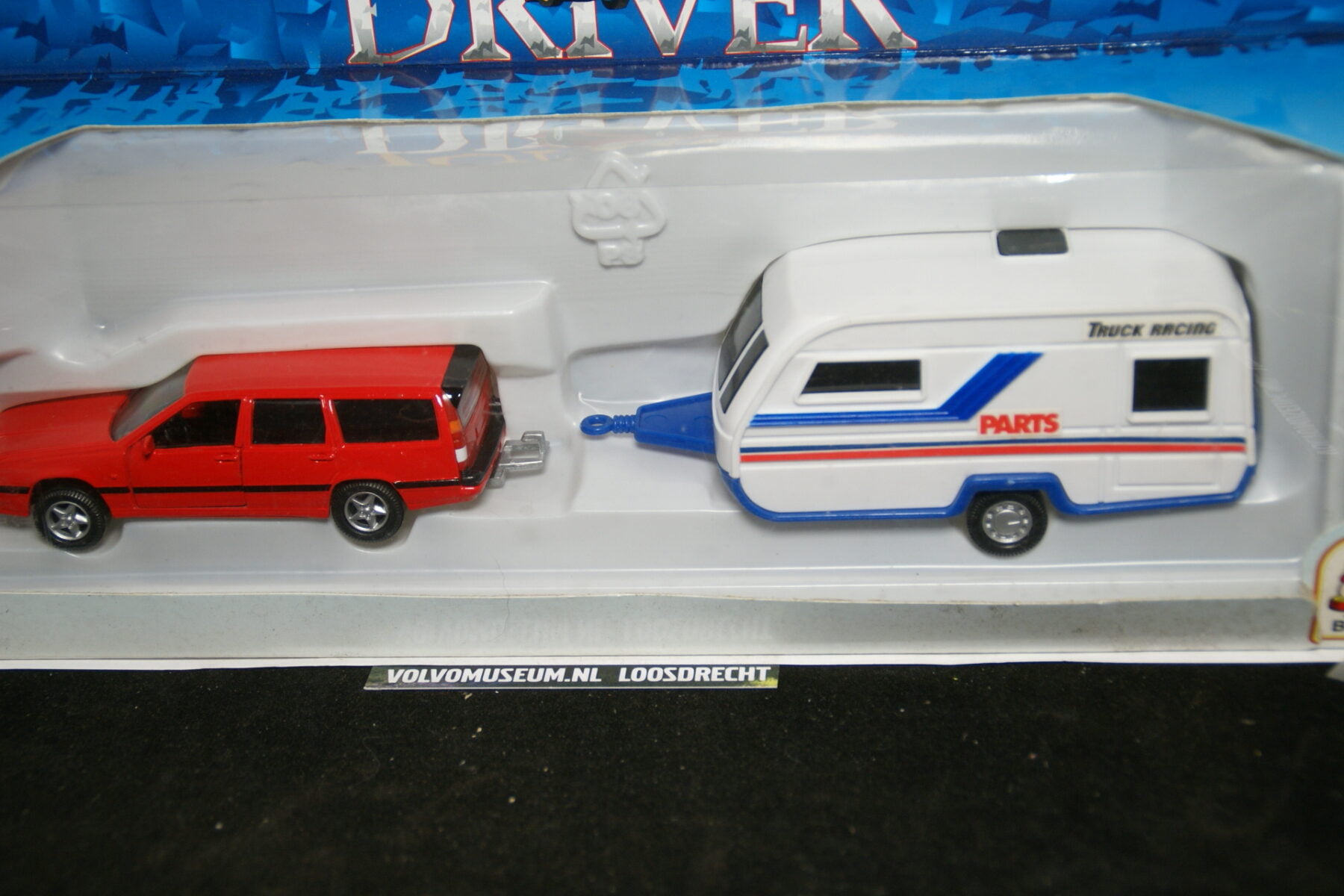 DSC02799 miniatuur Volvo 850 855 rood met caravan 1op43 Brio 180218 MB