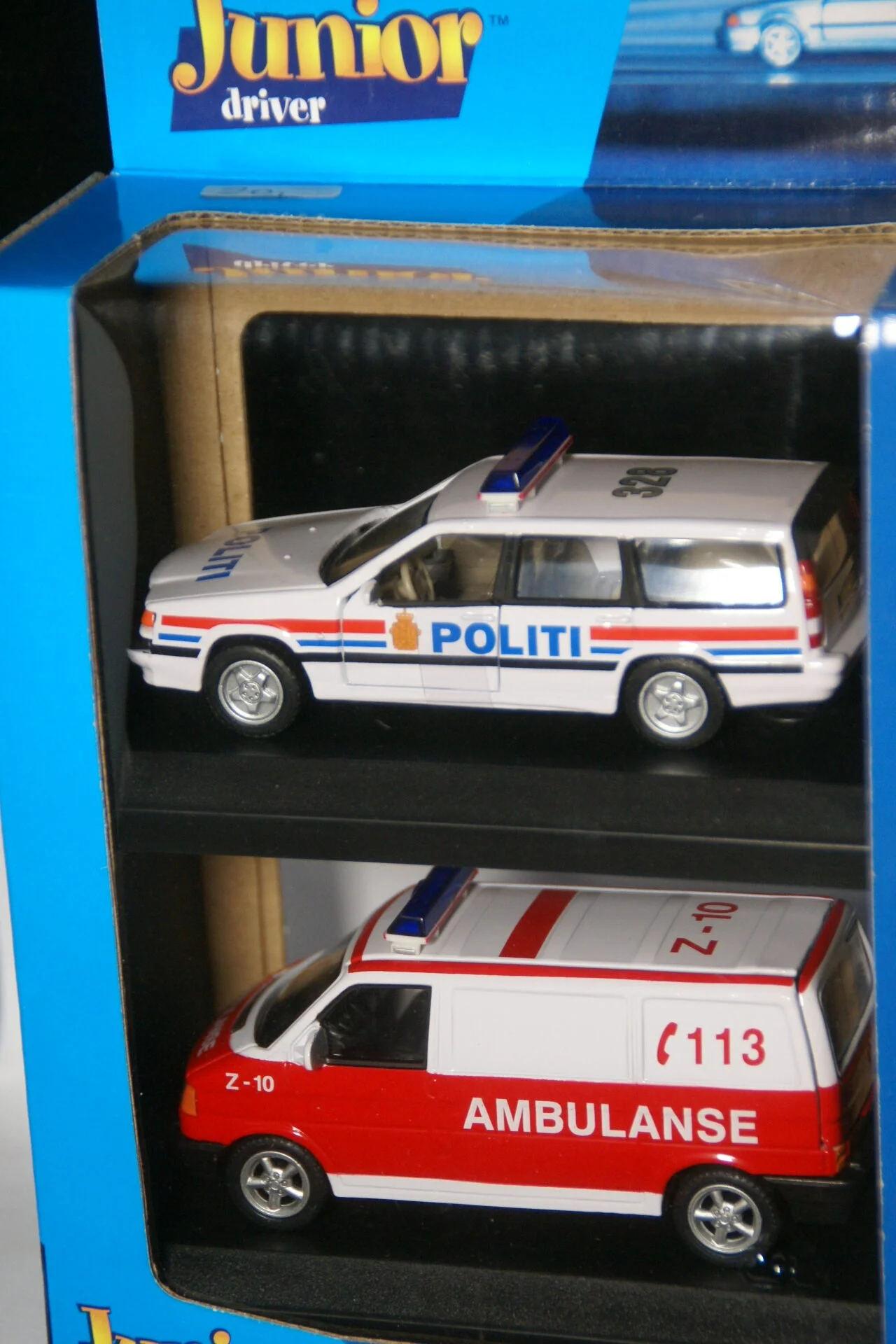 DSC02812 miniatuur Volvo 850 855 wit politi met ambulans 1op43 Brio 181215 MB
