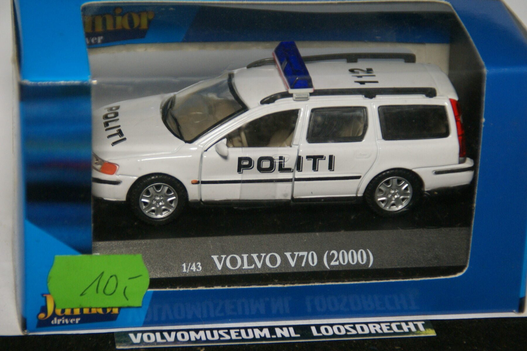 DSC02847 miniatuur 2000 Volvo V70 politi 1op43 Brio  017372 MB