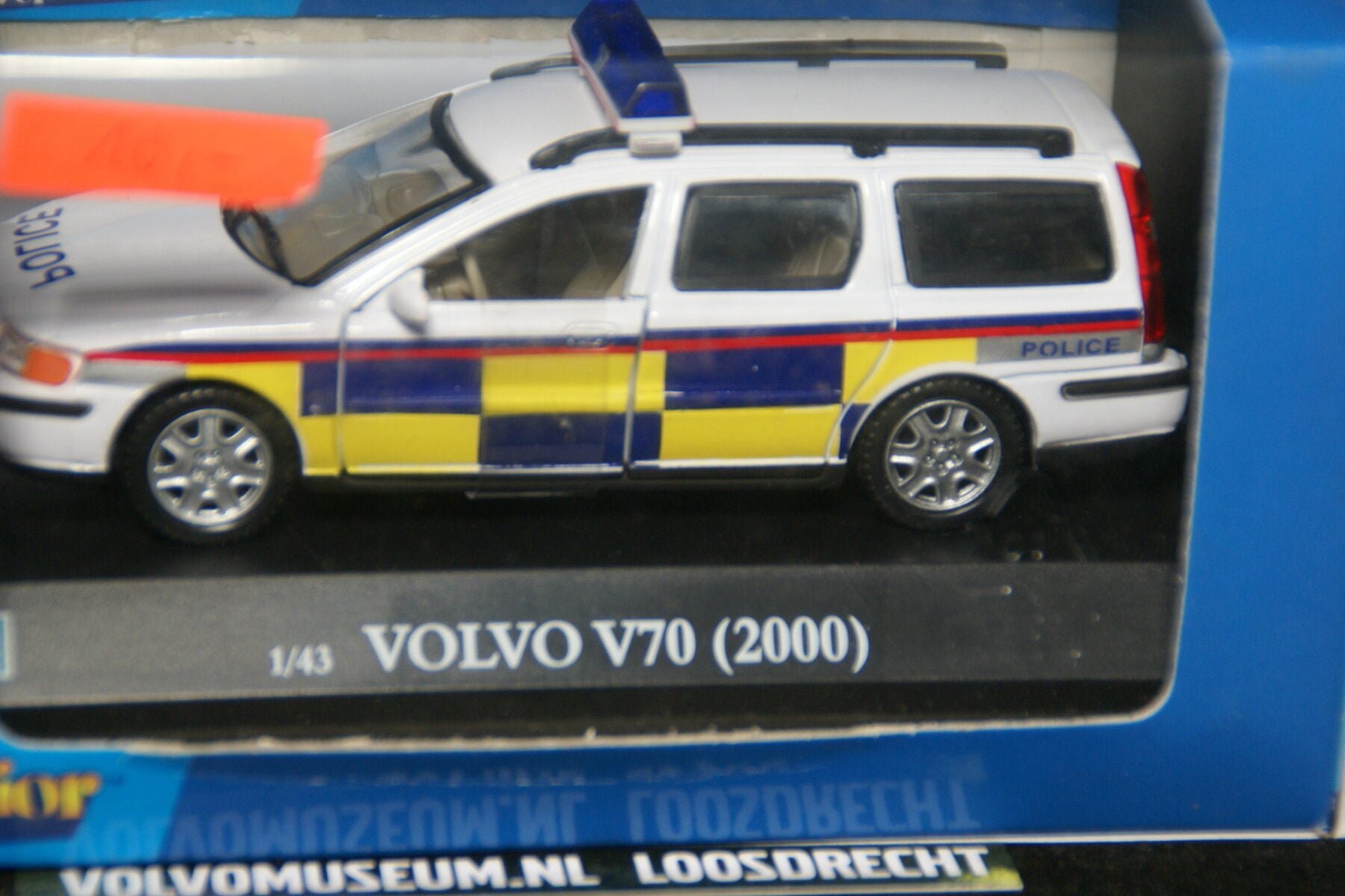 DSC02853 miniatuur 2000 Volvo V70 police wit geel blauw 1op43 Brio  020273 MB