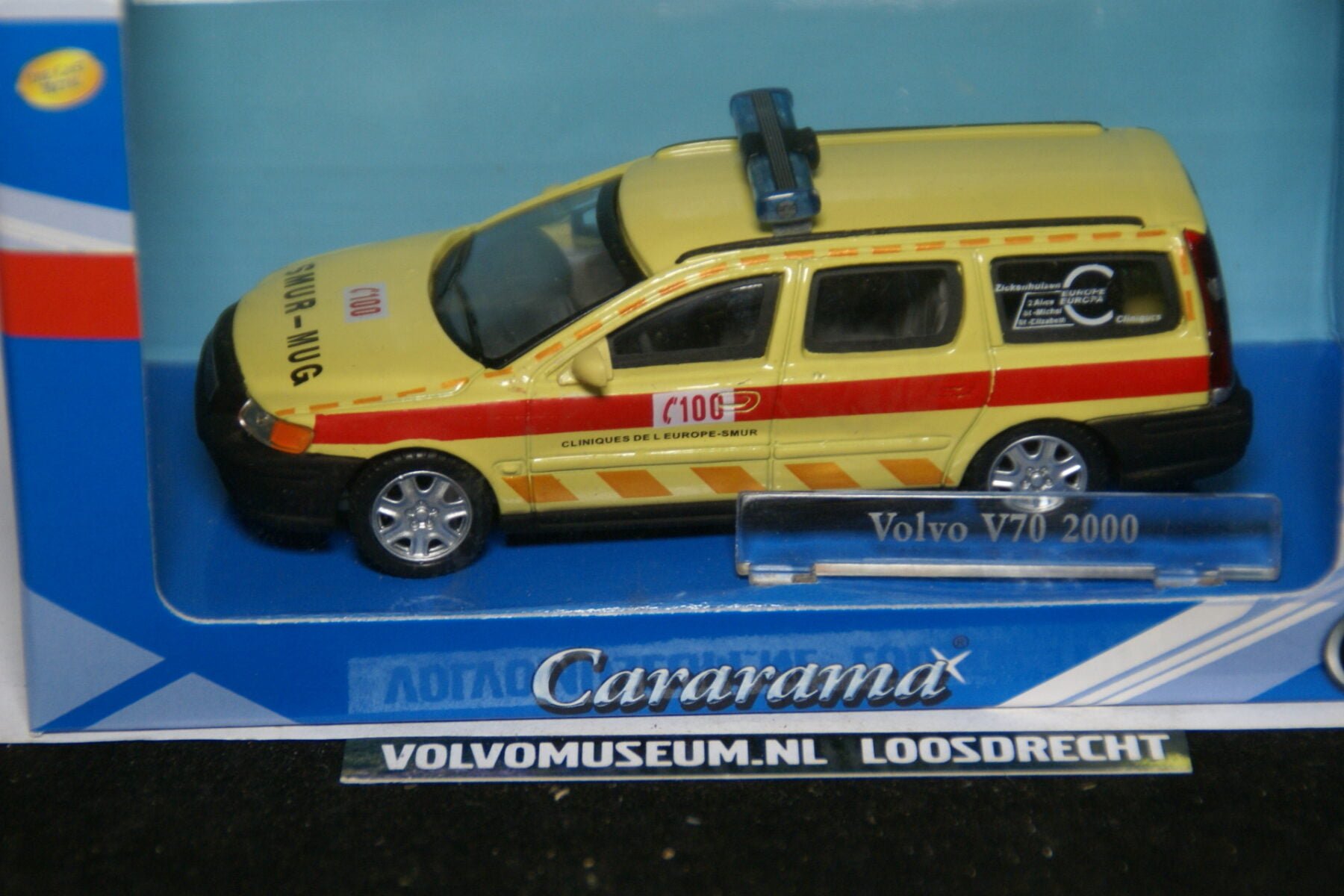 DSC02858 miniatuur 2000 Volvo V70 Smur-Mug geel 1op43 Carrarama 2200000 MB