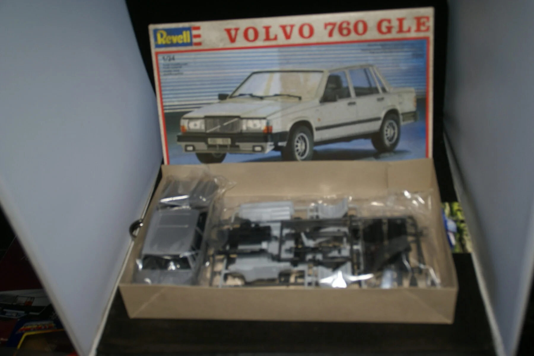 DSC02861 miniatuur Volvo 760 764GLE kit 1op24 Revell MB