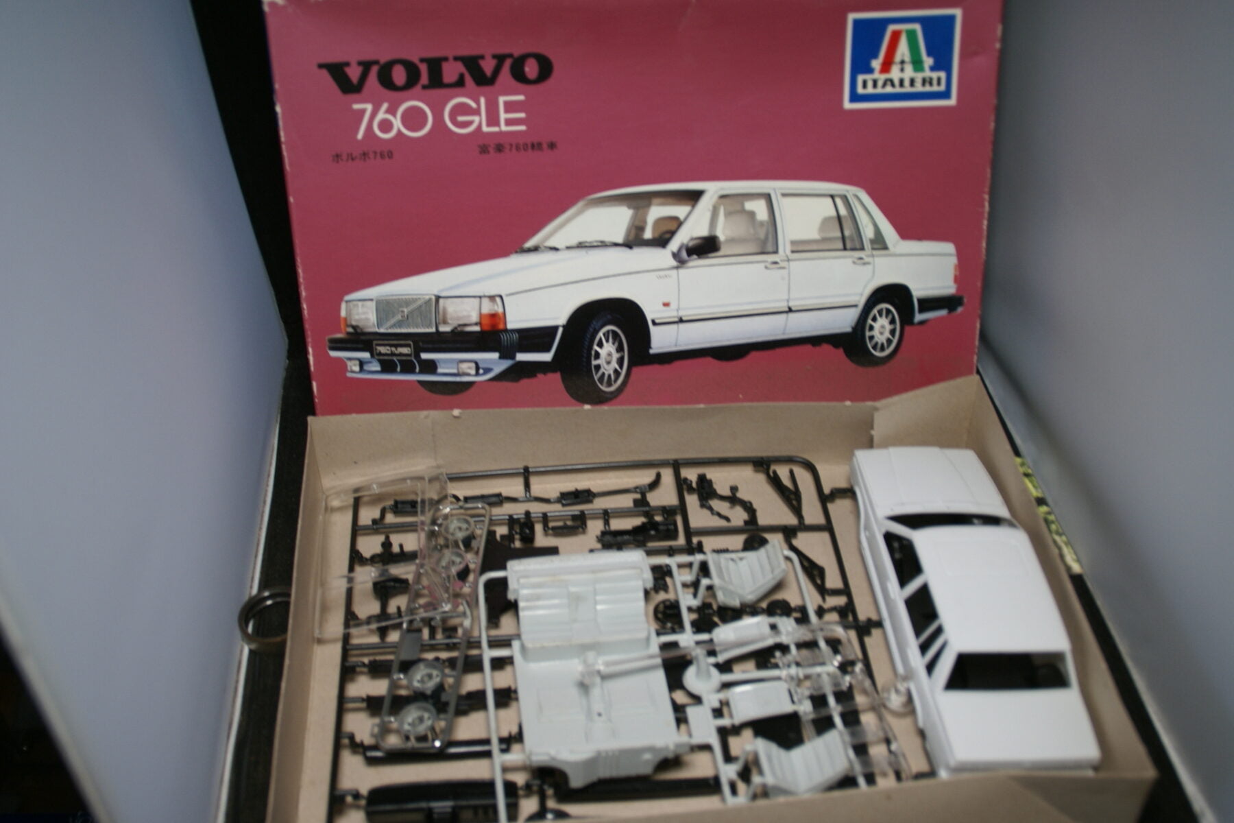 DSC02862 miniatuur Volvo 760 764GLE kit 1op24 Italieri MB