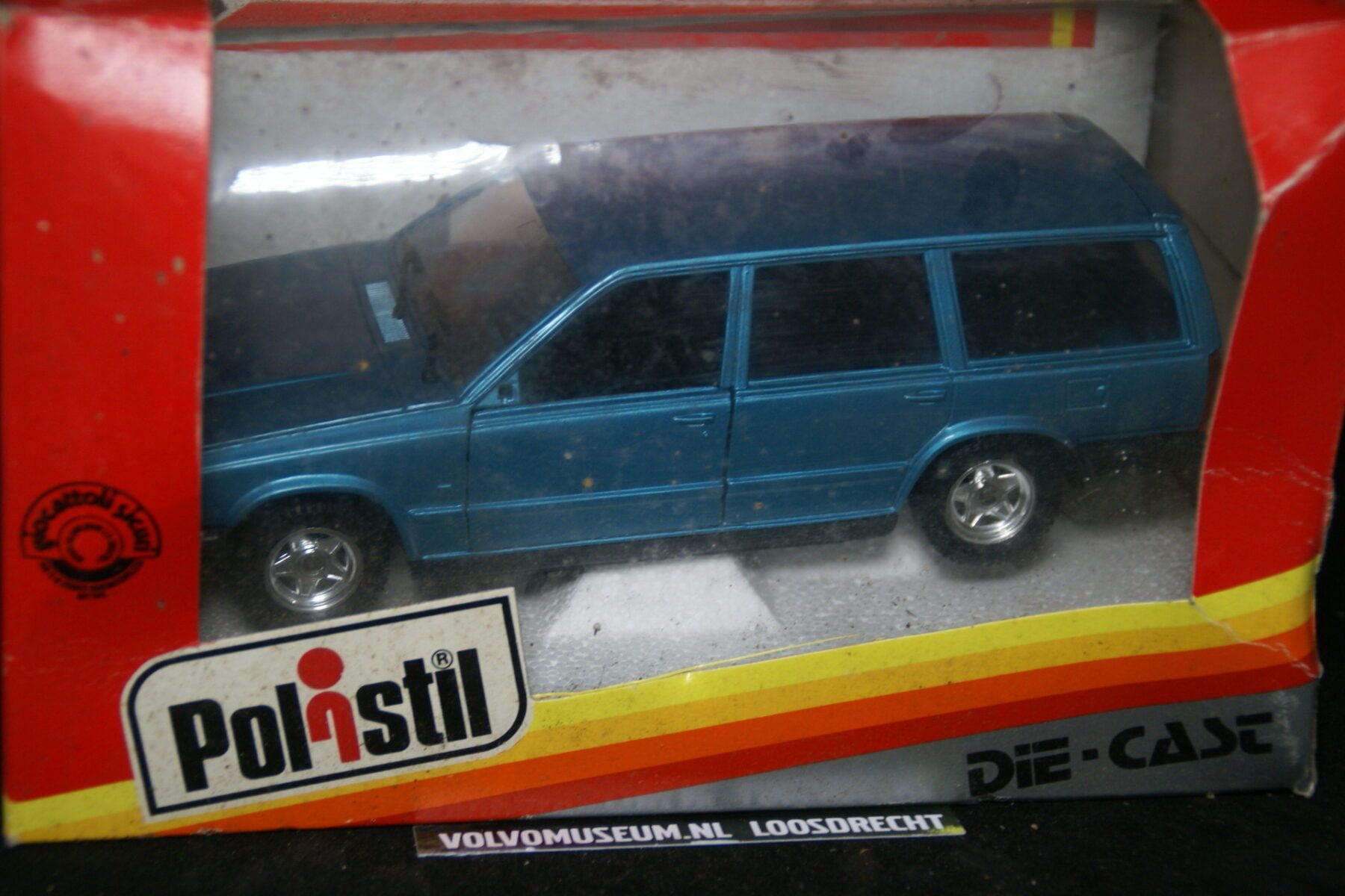DSC02864 miniatuur Volvo 760 765GLE blauw 1op24 Polistil