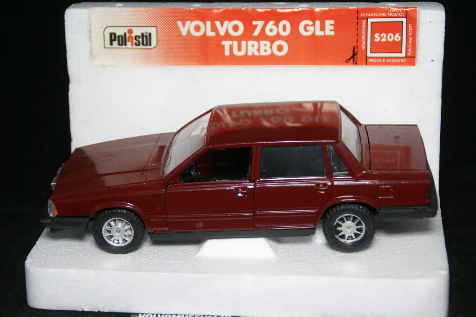 DSC02867 miniatuur Volvo 760 764GLE Turbo rood 1op24 Polistil S206 Mint