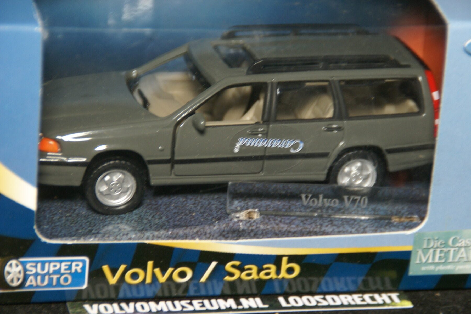 DSC02871 miniatuur Volvo V70 grijs 1op43 Superauto 107590 MB