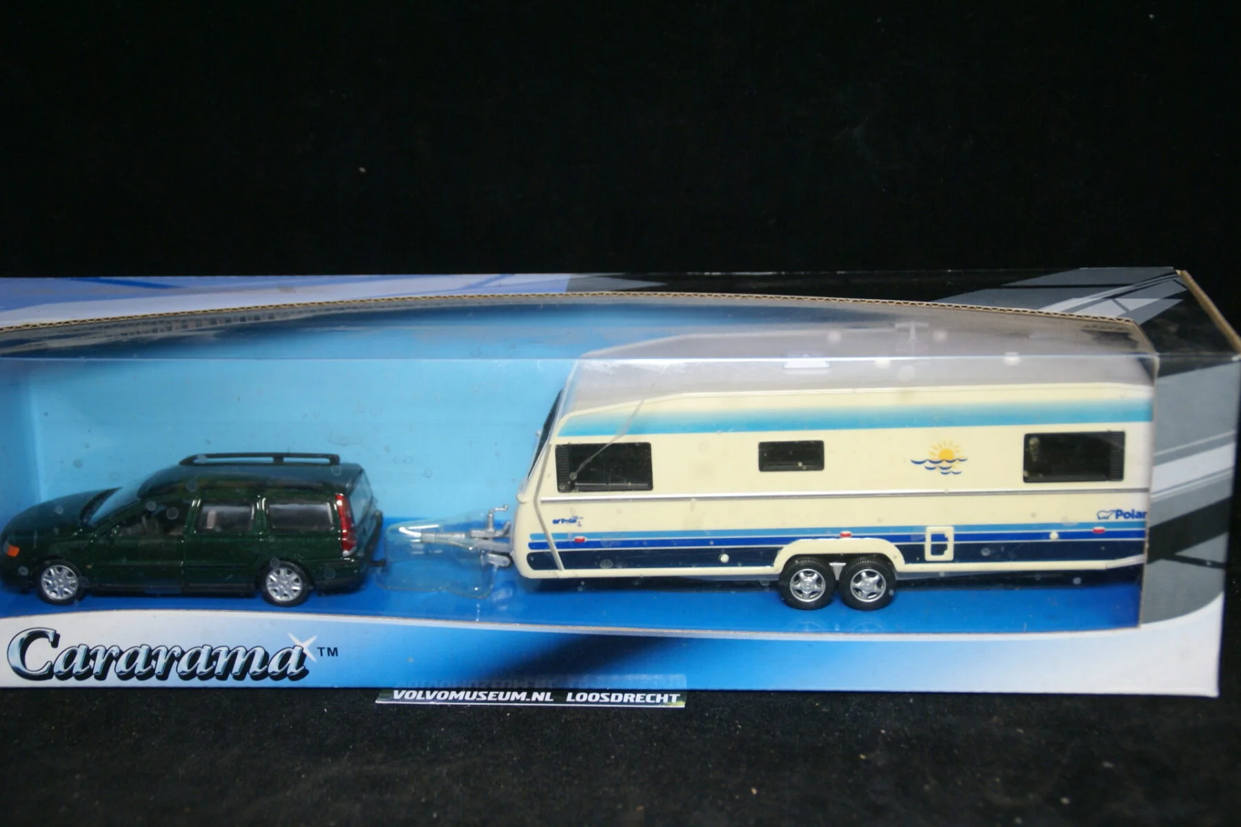 DSC02885 miniatuur Volvo V70 groen met caravan 1op43 Carrarama 004815 MB