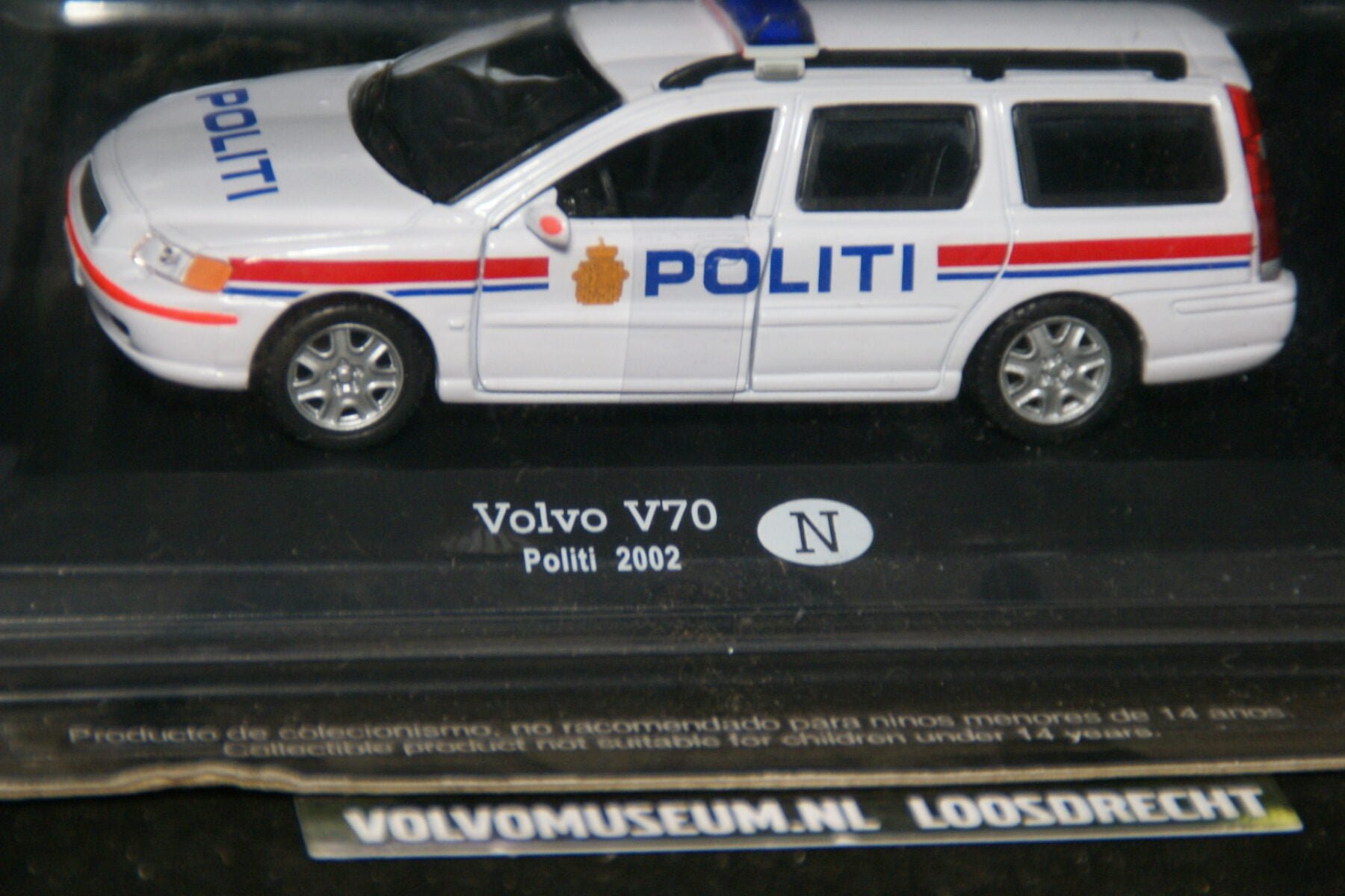 DSC02915 miniatuur 2002 Volvo V70 politi Noorwegen 1op43 MB