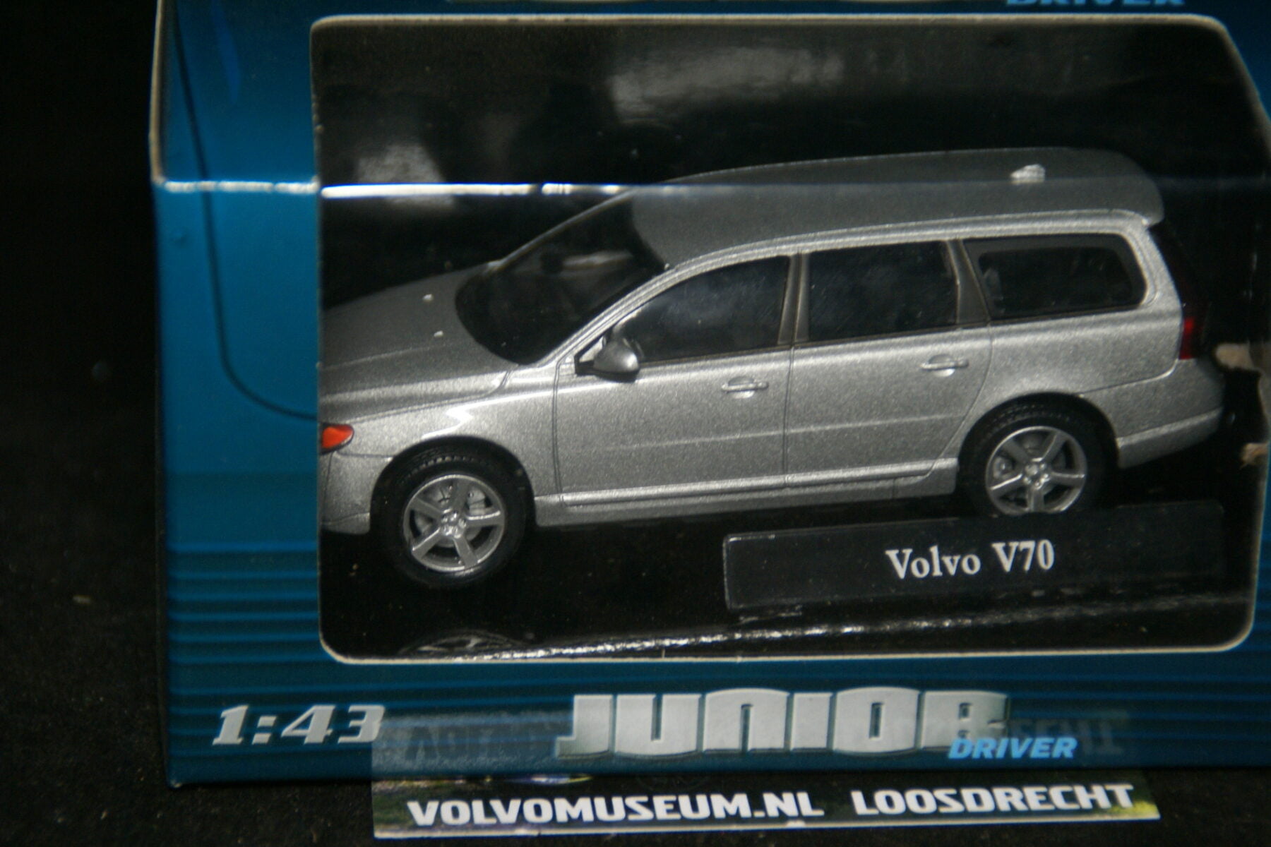 DSC02921 miniatuur Volvo v70 grijsmet 1op43 Brio 088570 MB