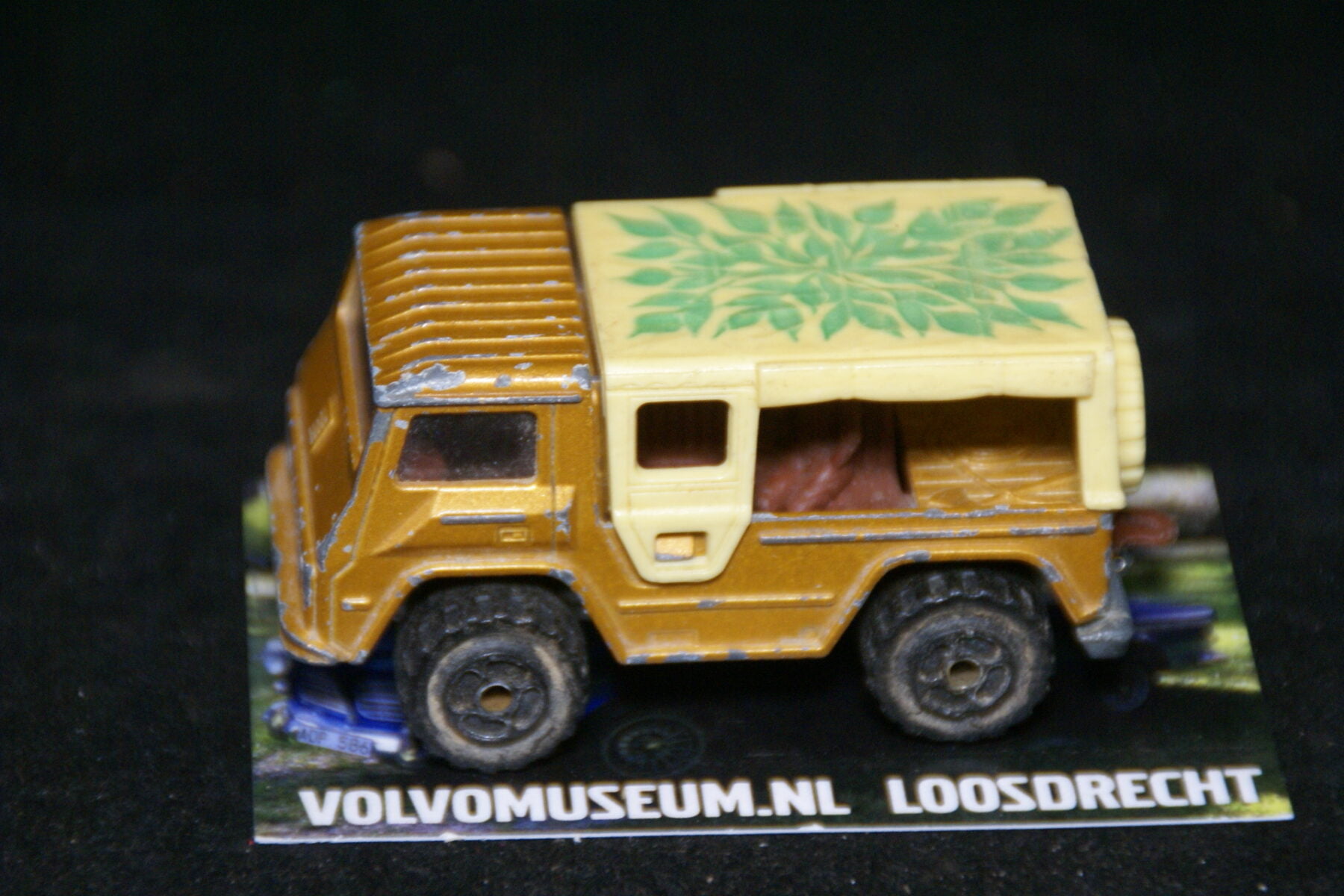 DSC02955 miniatuur Volvo C202 Laplander bruin plants ca 1op70 Majorette bespeeld