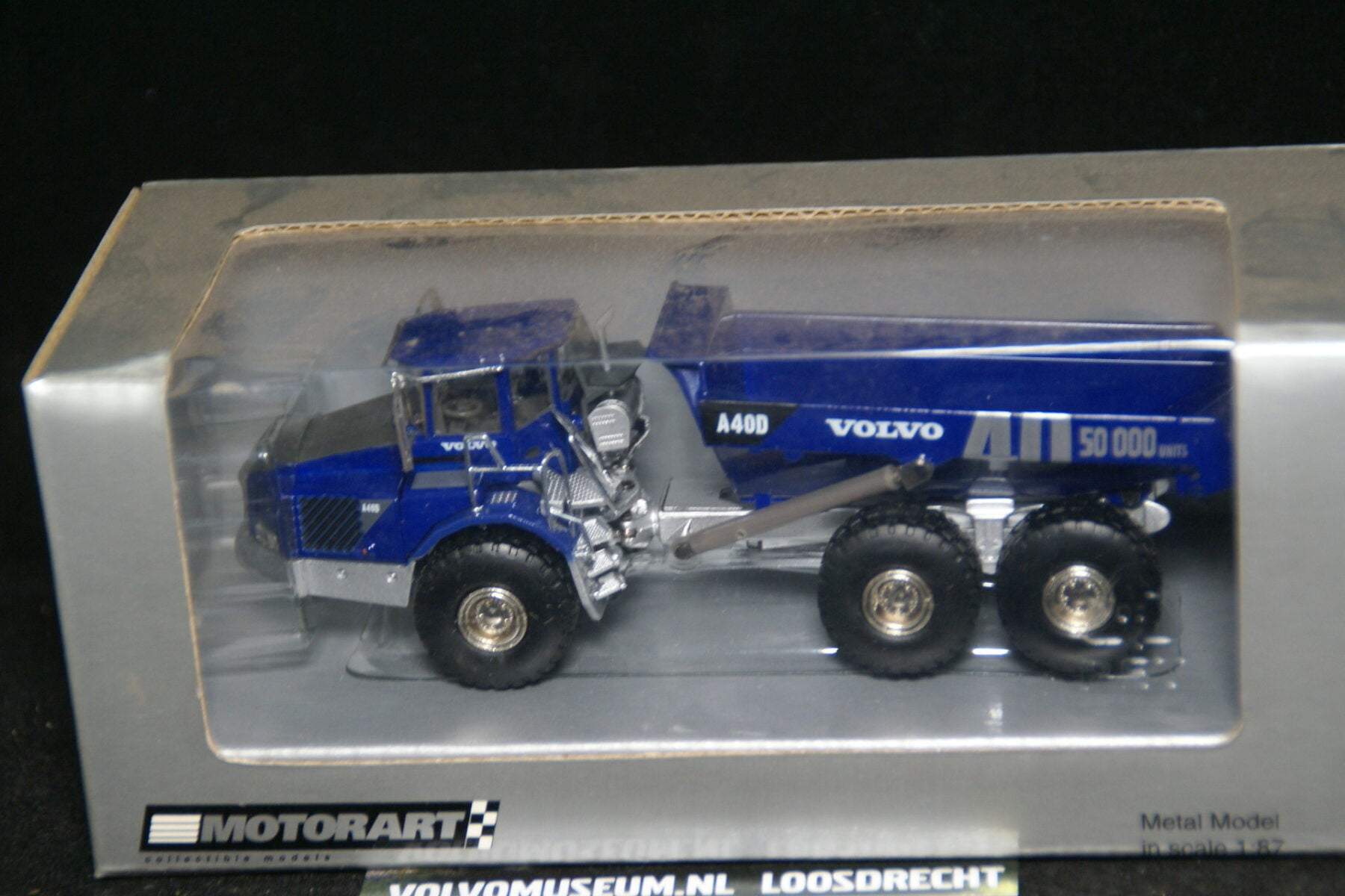 DSC02965 miniatuur Volvo dumper blauw 1op87 Motorart 11226 MB