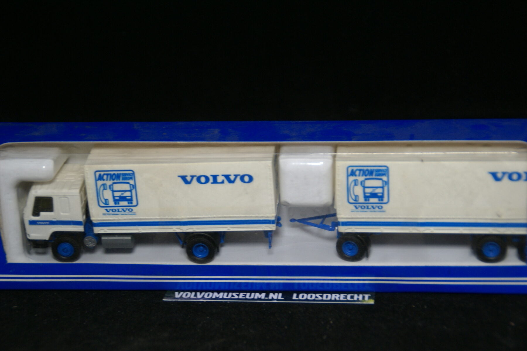 DSC02993 miniatuur Volvo truck met aanhanger wit ca 1op87 015800 MB