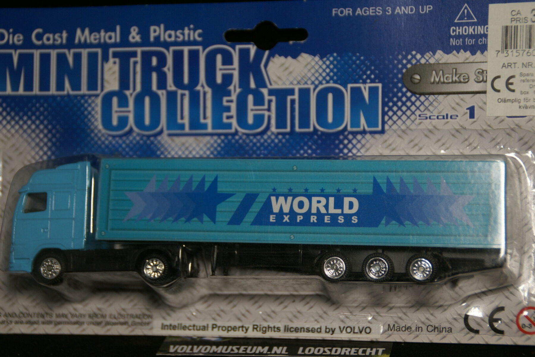 DSC02995 miniatuur Volvo truck met oplegger blauw ca 1op87 103957 MB