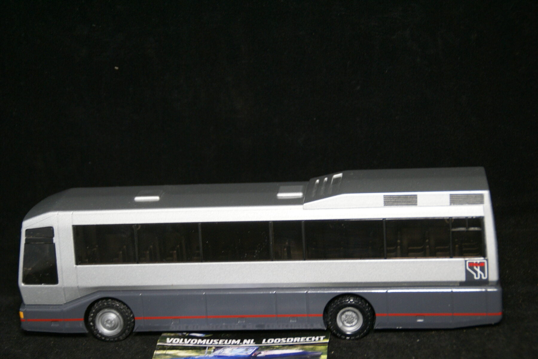 DSC03002 miniatuur Volvo bus B10M grijs ca 1op43 Volvo RSP82110 MB 65