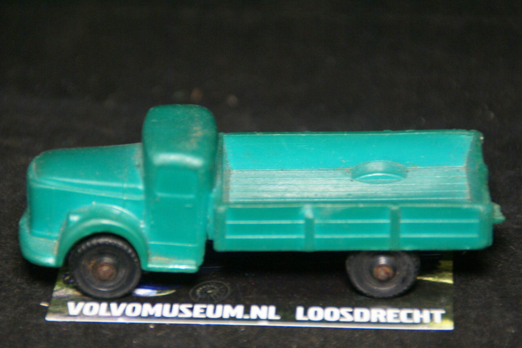 DSC03011 miniatuur Volvo truck groen ca 1op50 Tomte Galanite bespeeld