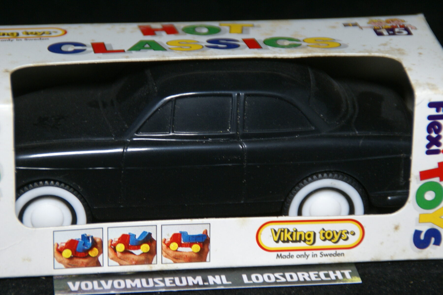 DSC03041 miniatuur Volvo Amazon 130 zwart ca 1op35 Viking Toys MB