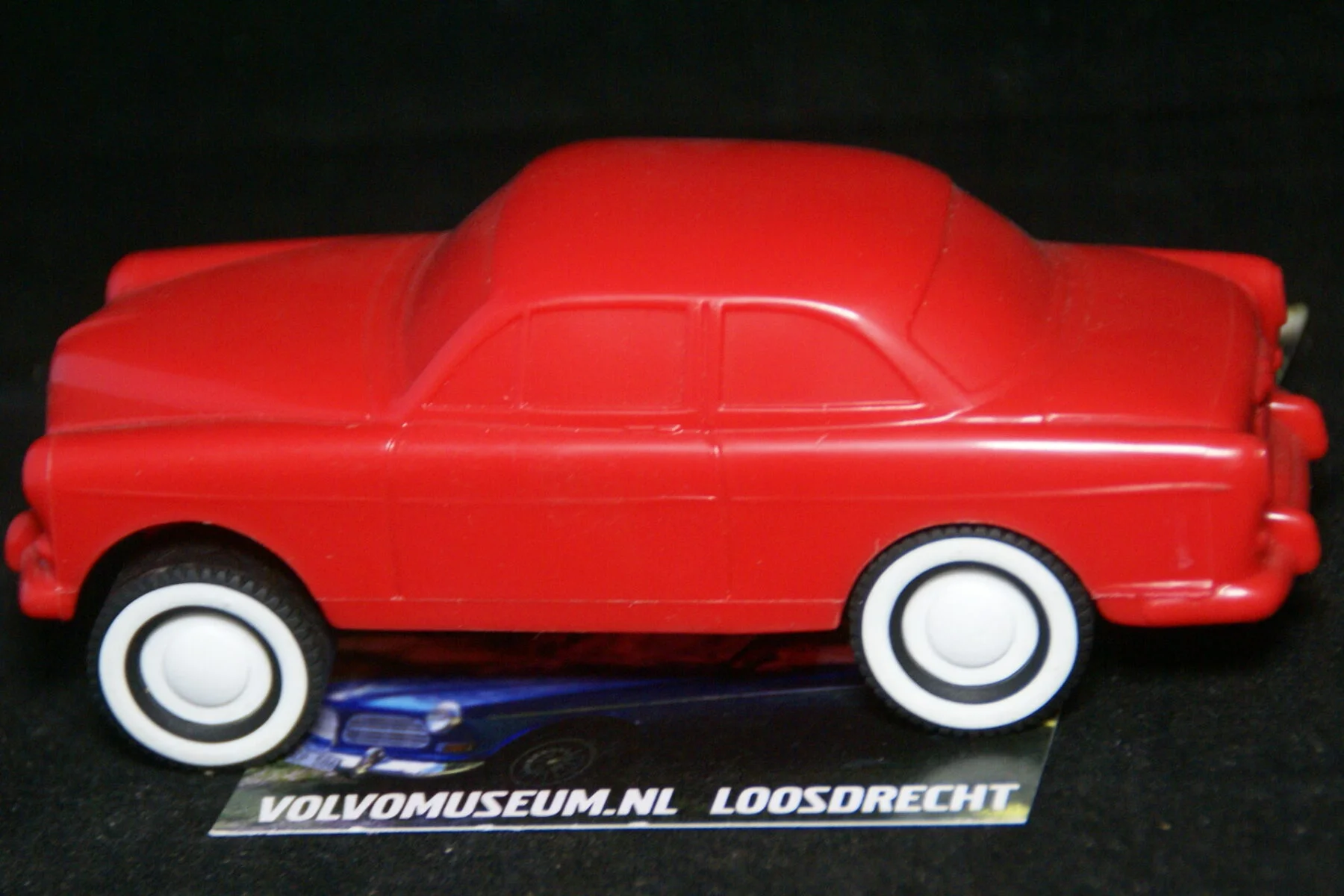 DSC03052 miniatuur Volvo Amazon 130 rood ca 1op35 Viking Toys Mint