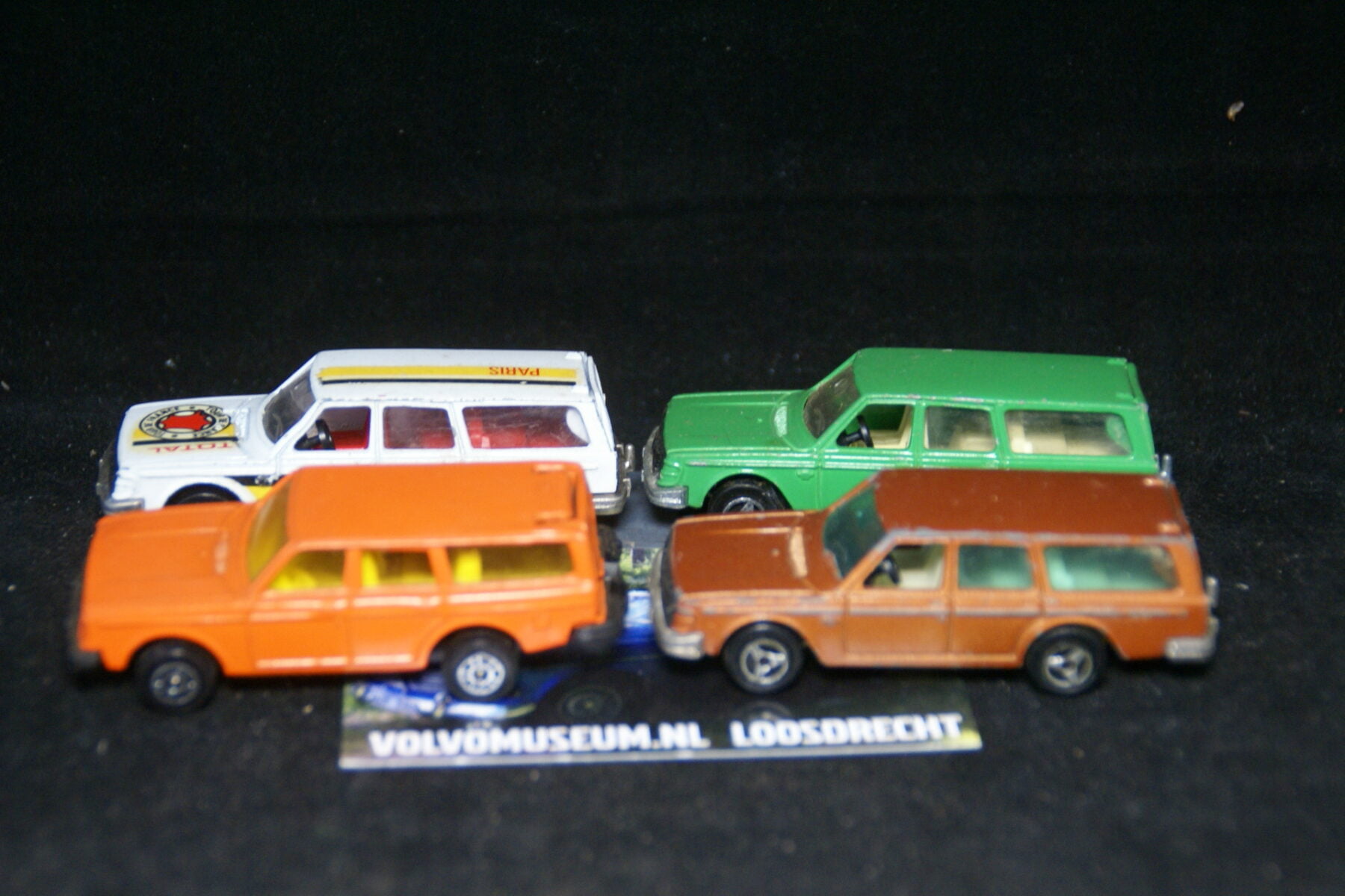 DSC03055 miniatuur 4x Volvo 245 ca 1op75 Majorette en Corgi Toys bespeeld