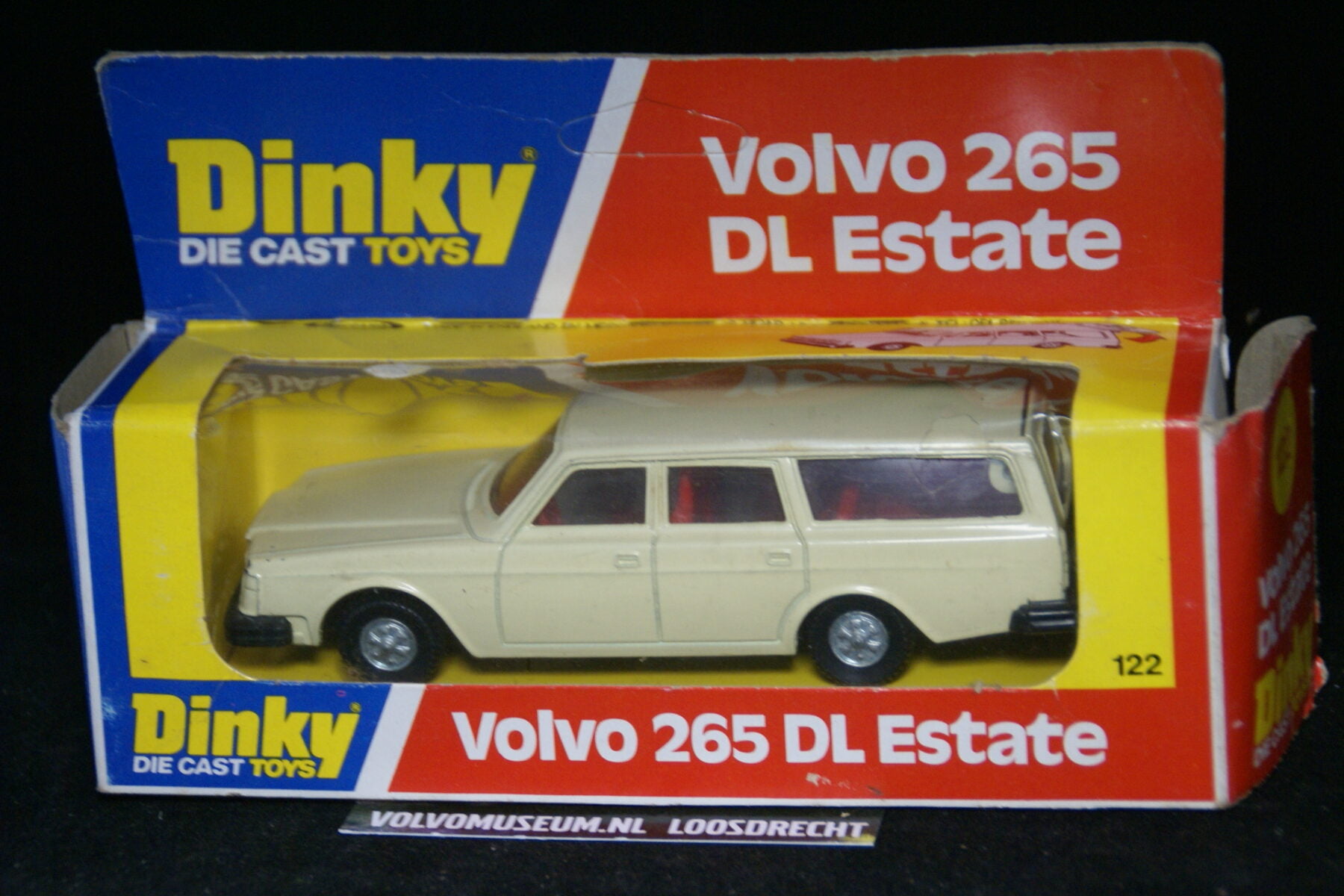 DSC03066 miniatuur Volvo 245 beige ca 1op36 Dinky Toys 122 MB