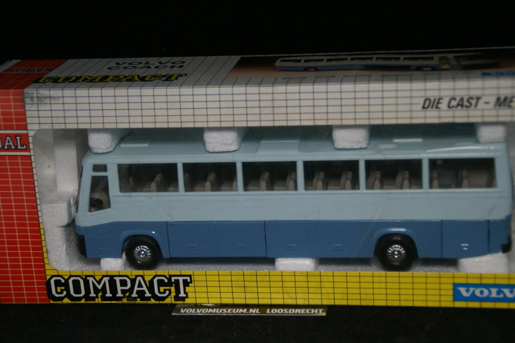 DSC03081 miniatuur Volvo bus blauw ca  1op50 Joal MB