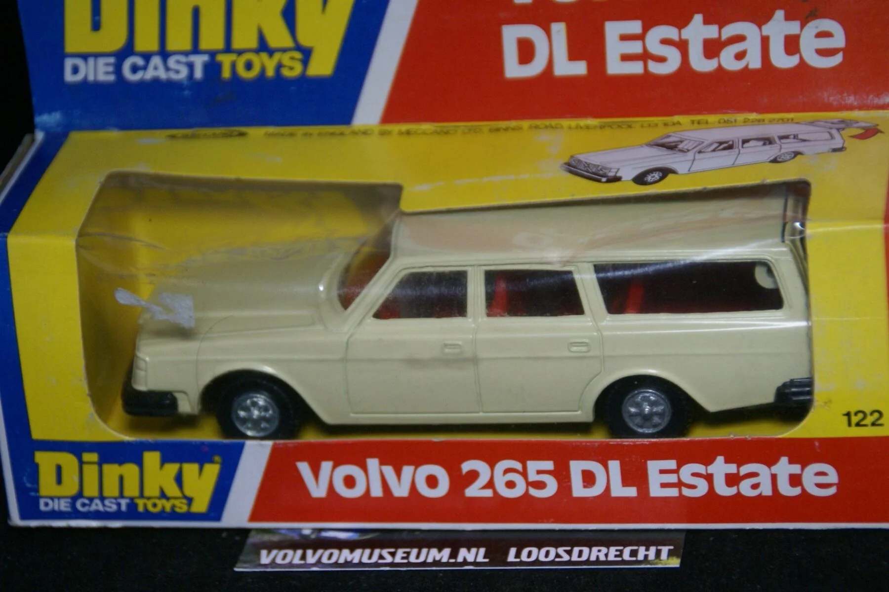 DSC03085 miniatuur Volvo 265 beige ca 1op40 Dinky Toys 122 MB