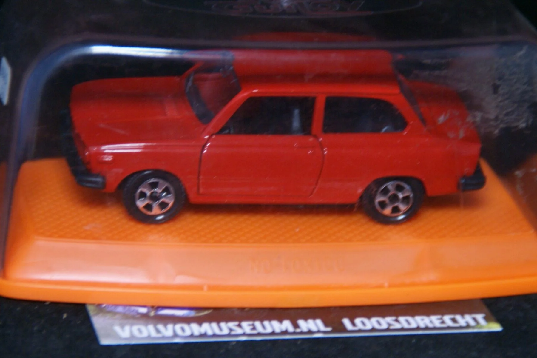 DSC03090 miniatuur Volvo 66 rood 1 op43 Pilen MB