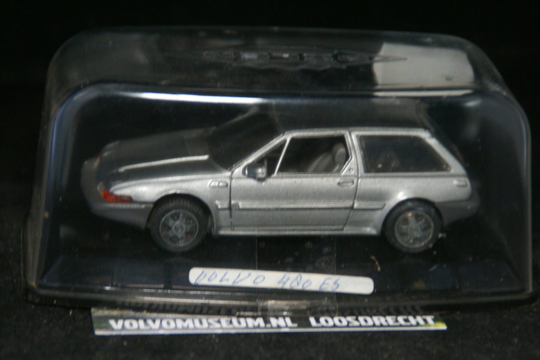 DSC03091 miniatuur Volvo 480 ES zilver1op43 AHC MB