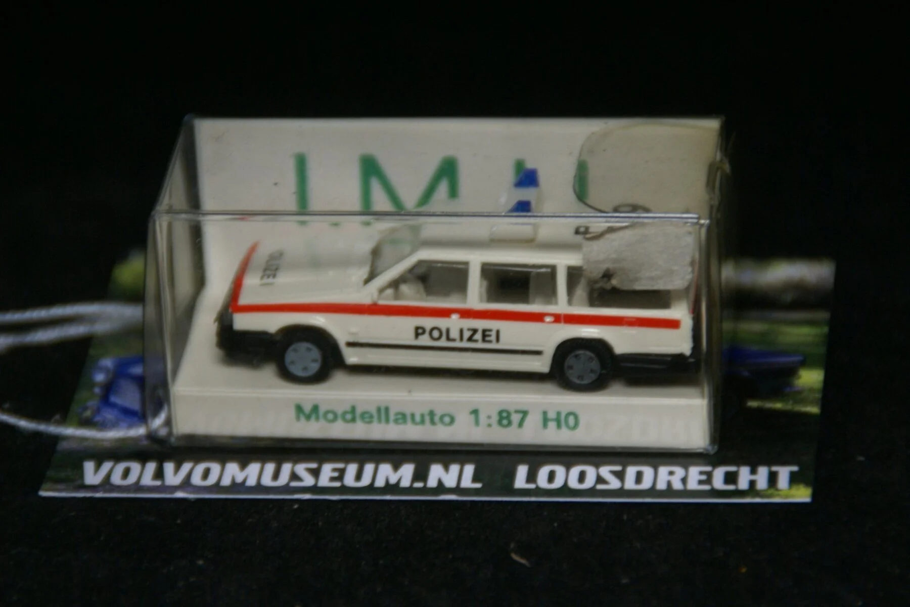 DSC03107  miniatuur Volvo 765 polizei 1op87 IMU MB