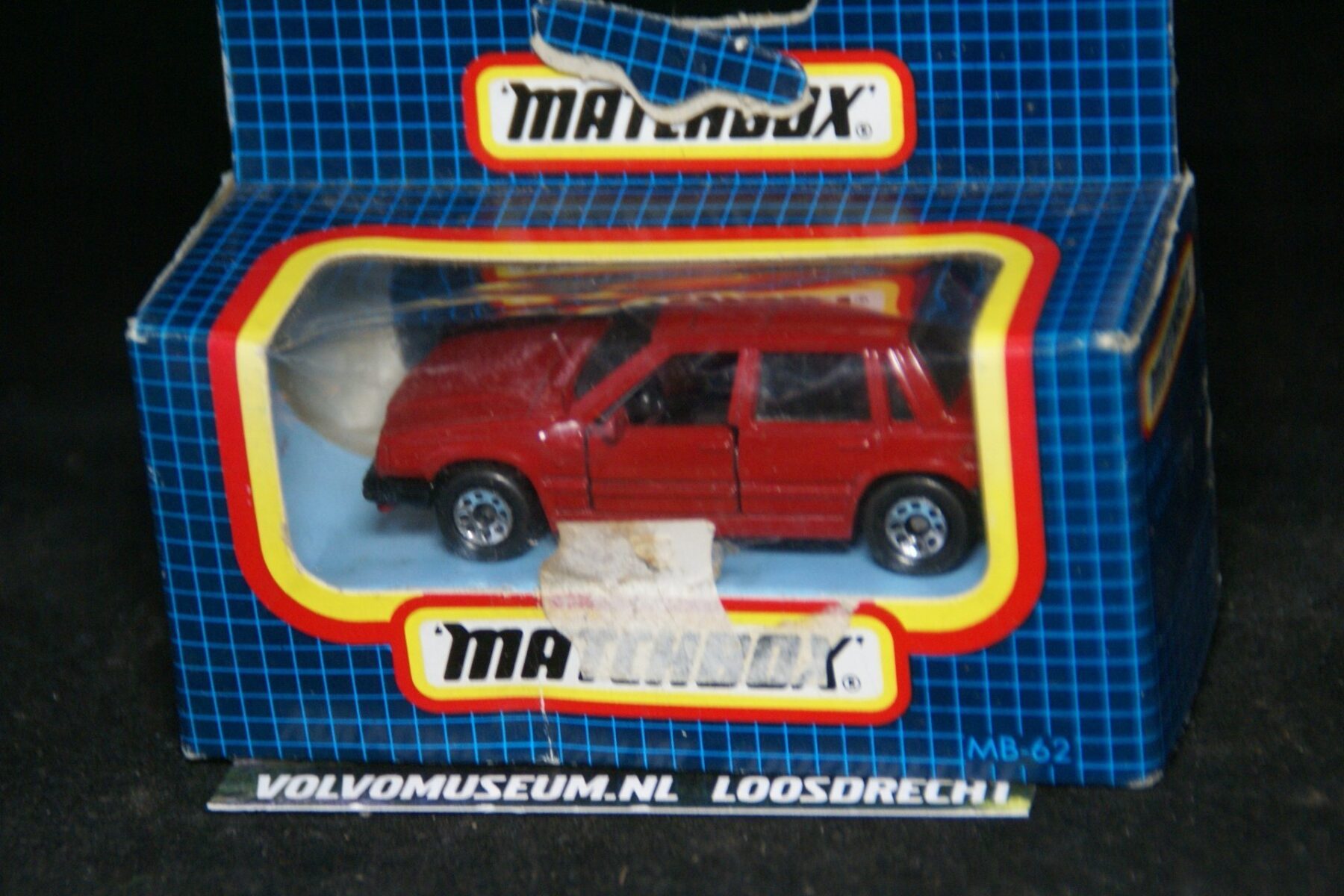 DSC03115 miniatuur Volvo 764 rood ca 1op75 Matchbox MB