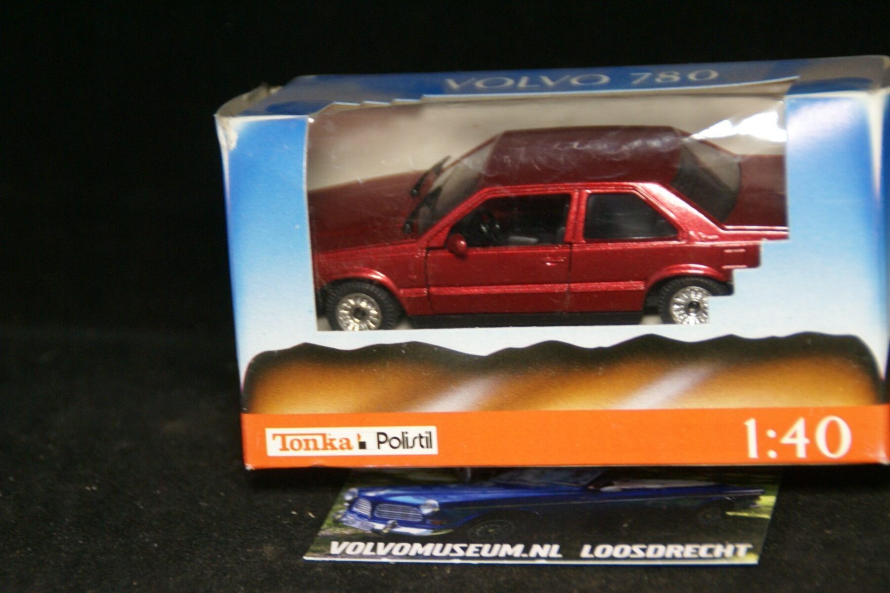DSC03119 miniatuur Volvo 780 roodmet 1op40 Tonka Polistil MB