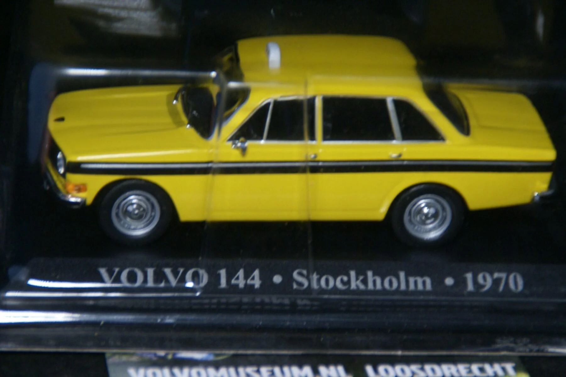 DSC03122 miniatuur 1970 Volvo 144 Stockholm TAXI 1op43 MB