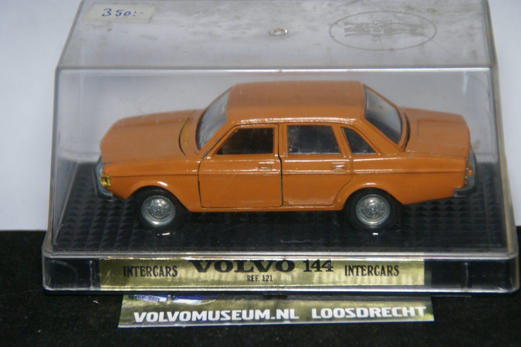 DSC03133 miniatuur Volvo 144 oranje 1op43  Nacoral Intercars 121 MB