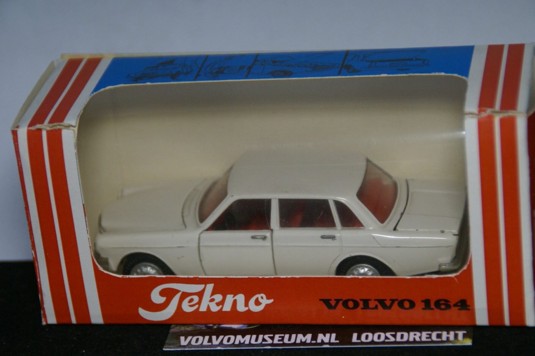 DSC03134 miniatuur Volvo 164 wit 1op43 Tekno Danmark MB