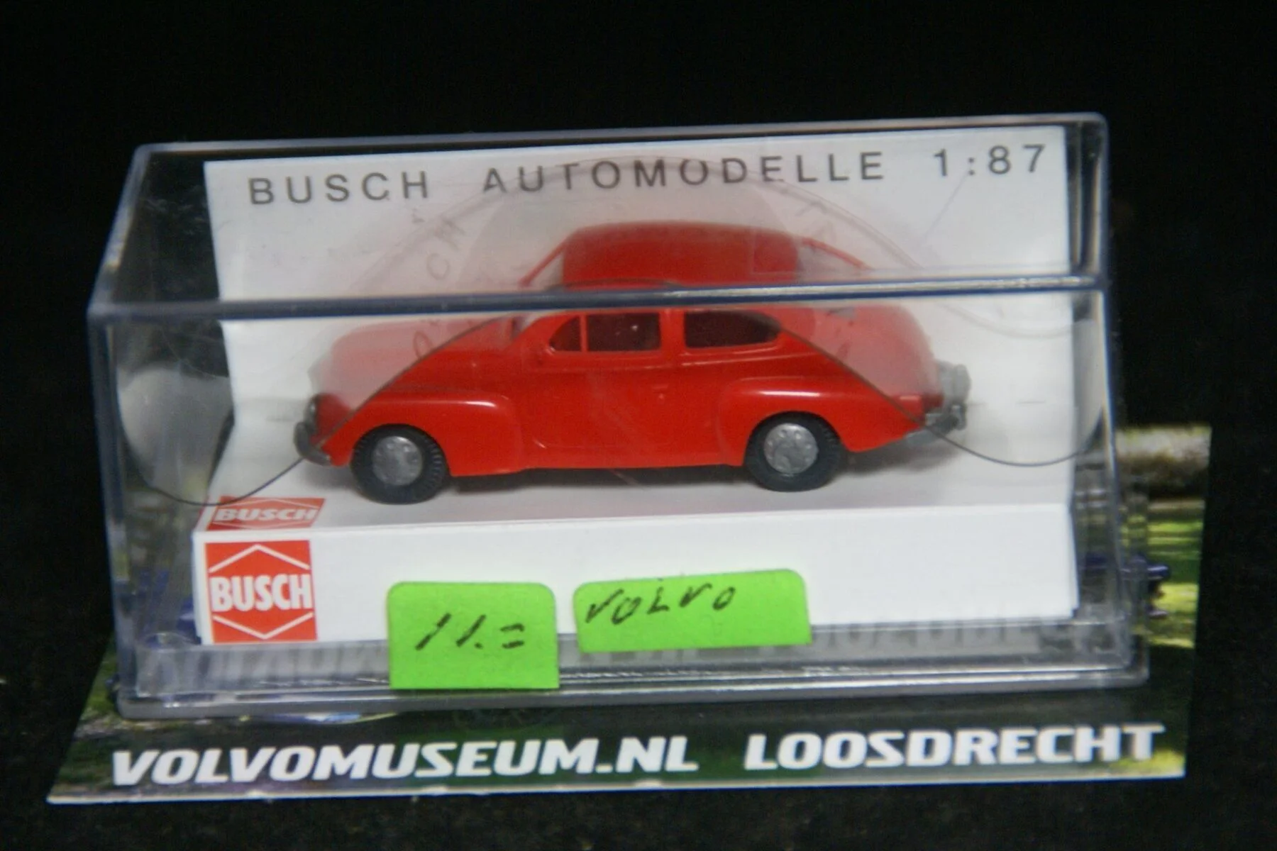DSC03151 miniatuur Volvo 544 rood 1op87 Busch 439045 MB
