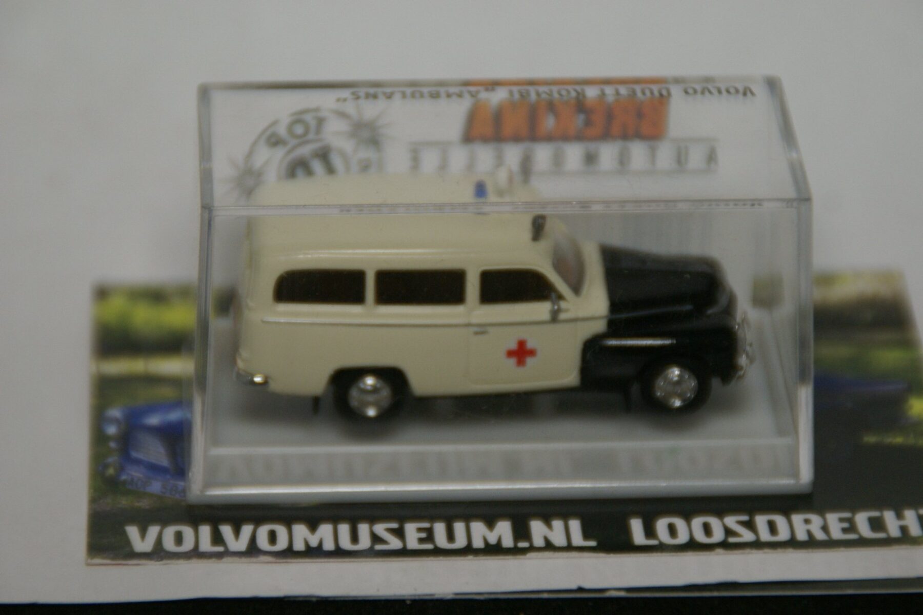 DSC03164 miniatuur Volvo Duett 210 ambulans 1op87 Brekina 29306 MB