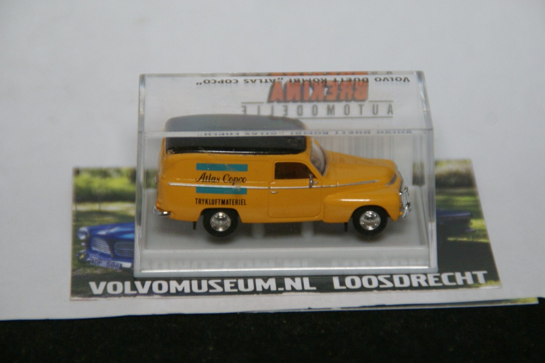 DSC03174 miniatuur Volvo Duett 210 van Atlas Copco geel zwart 1op87 Brekina 29354 MB