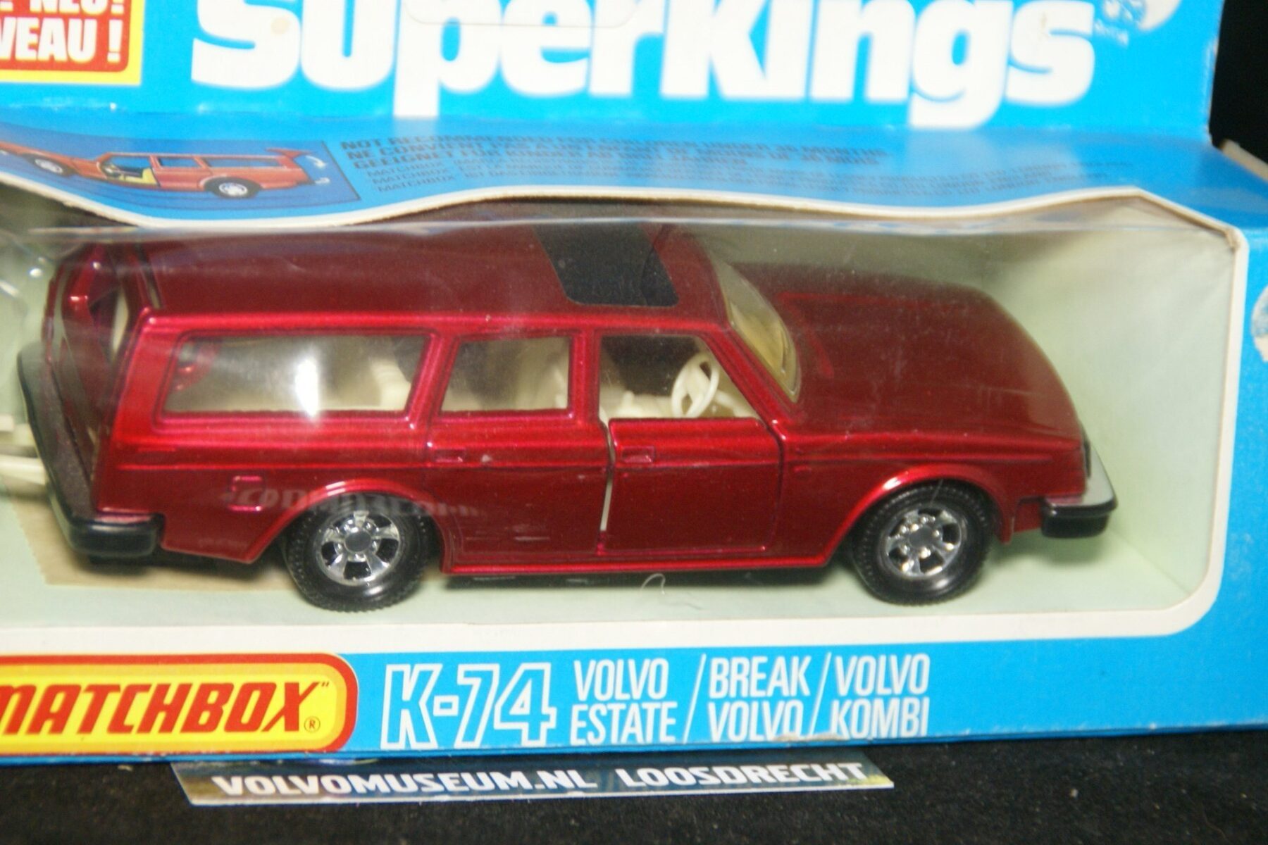 DSC03194 miniatuur Volvo 245 rood ca 1op37 Matchbox K-74 MB