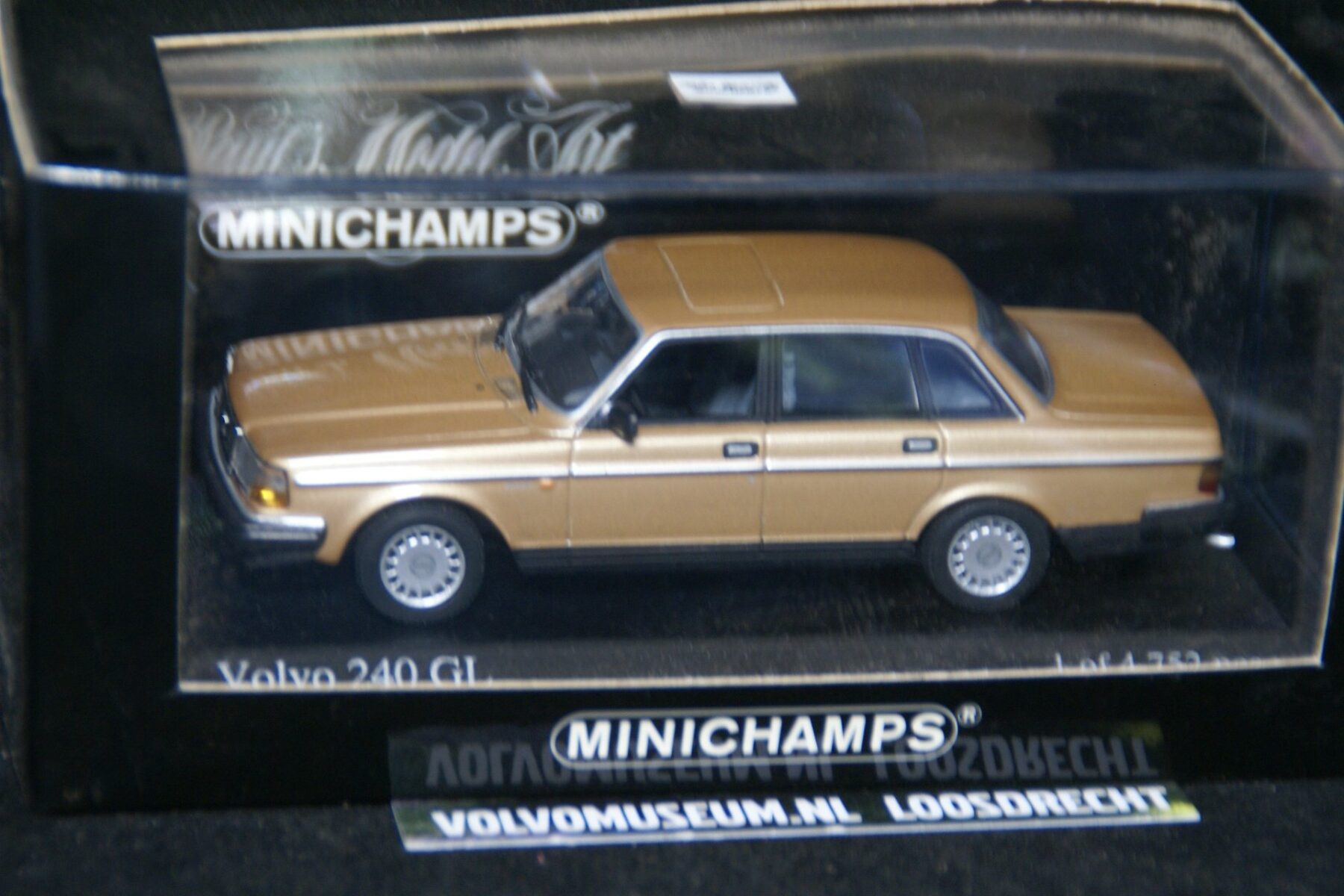 DSC03197 miniatuur 1986 Volvo 244 goud 1op43 Minichamps 171400 1 van 4752 MB