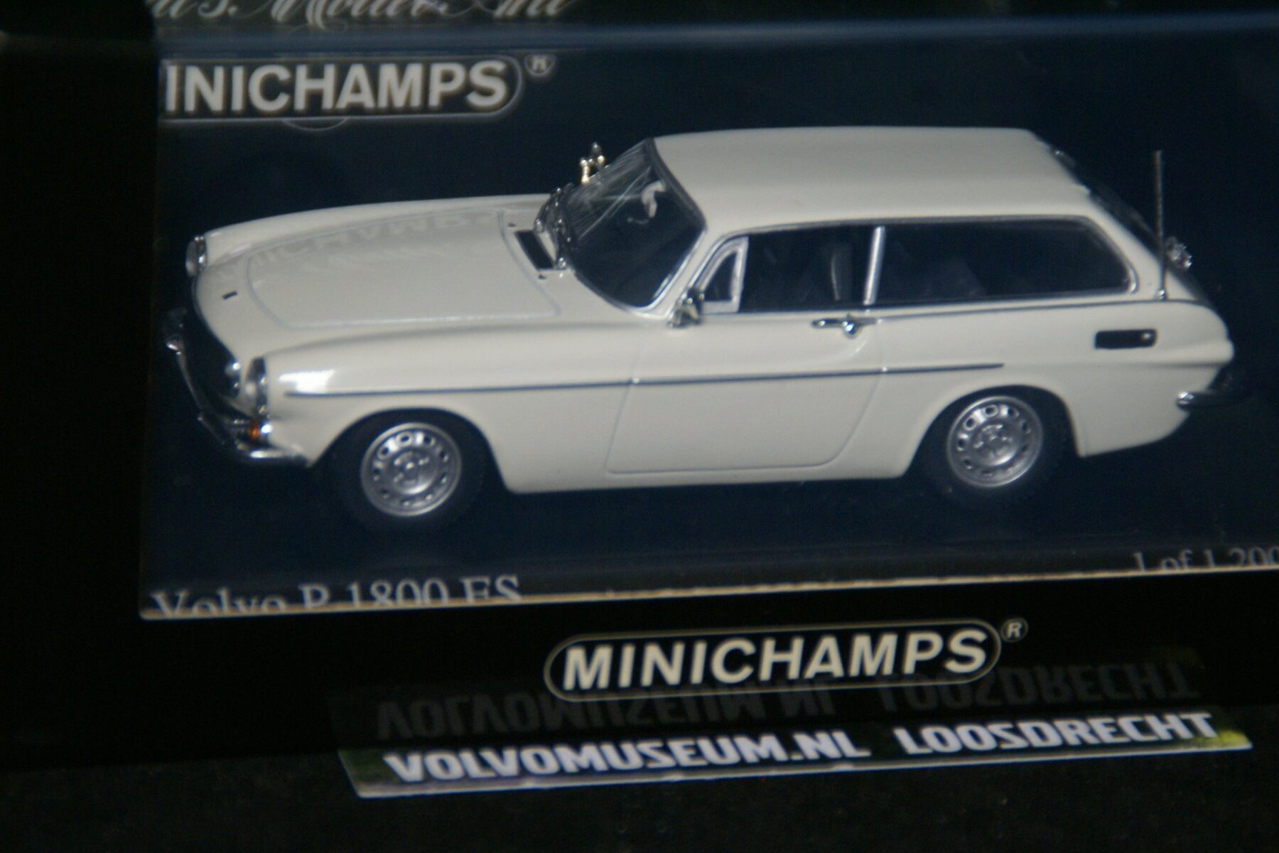 DSC03216 miniatuur 1972 Volvo P1800ES wit 1op43 Minichamps 171670 1 van 1200 MB