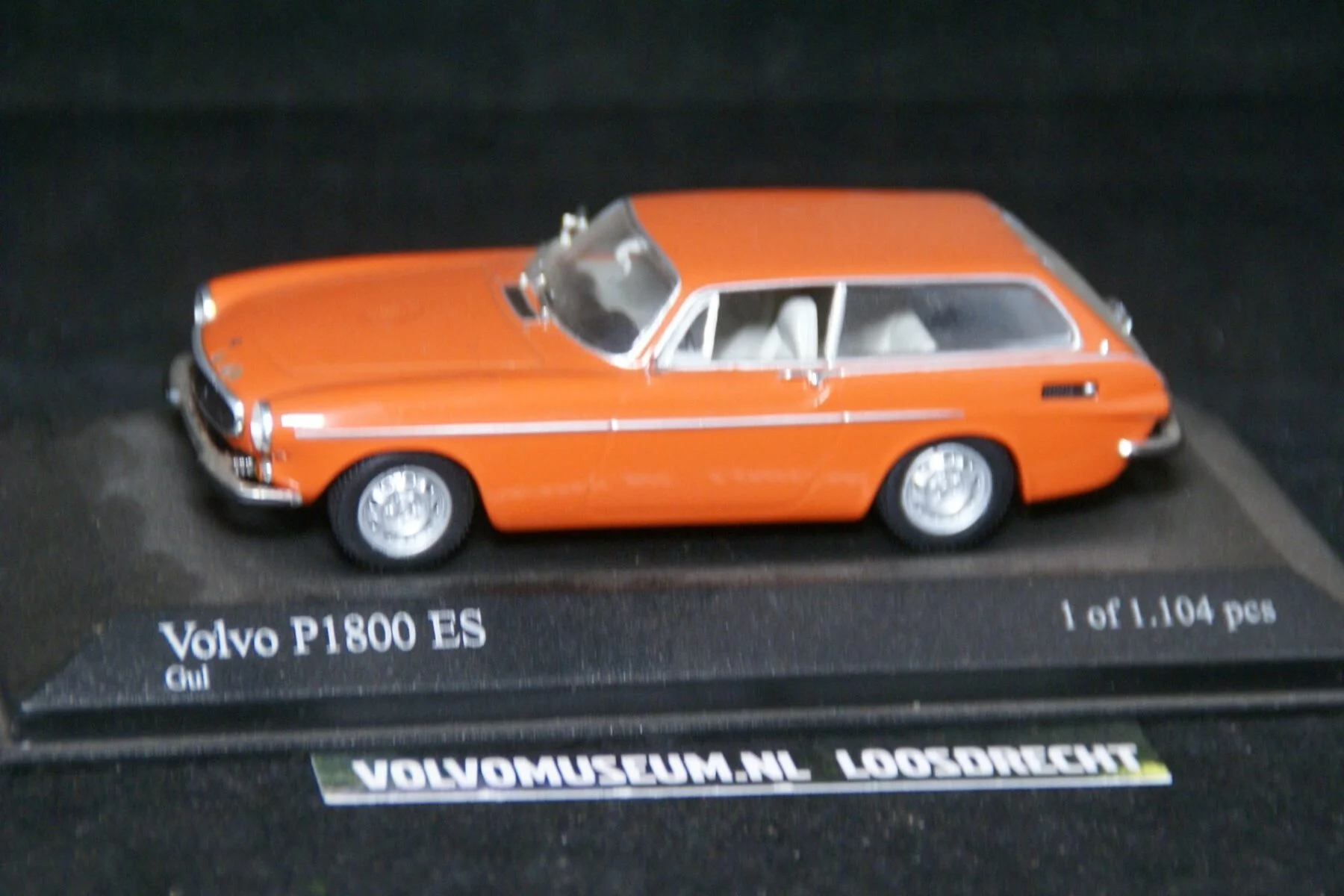 DSC03220 miniatuur 1972 Volvo P1800ES oranje 1op43 Minichamps 1 van 1.104 M