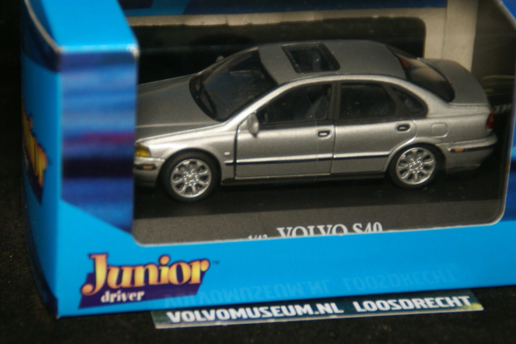 DSC03224 miniatuur Volvo S40 zilvermet 1op43 Junior 21311-971 MB
