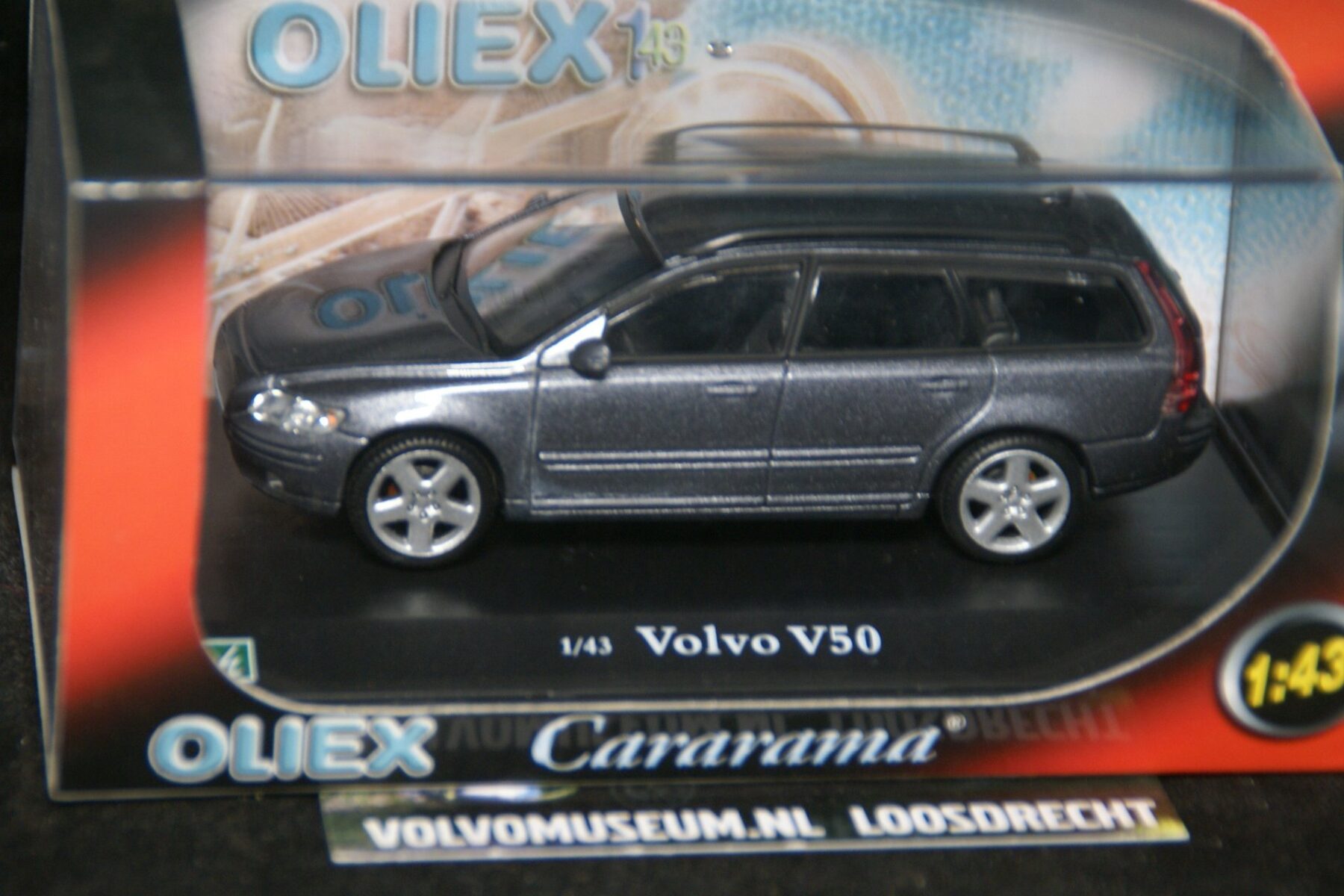 DSC03230 miniatuur Volvo V50 grijsmet 1op43 Carrarama 014319 MB