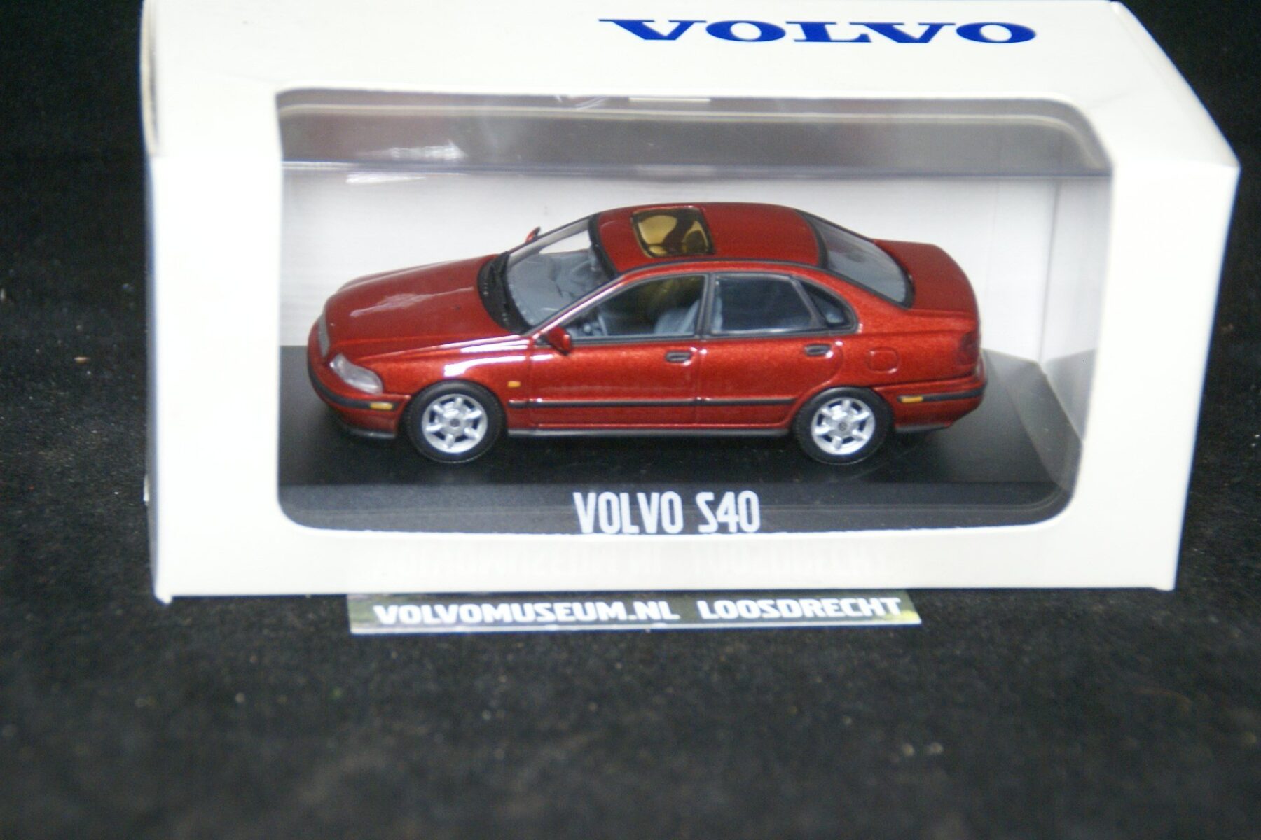 DSC03233 miniatuur Volvo S40 rood 1op43 Volvo MB