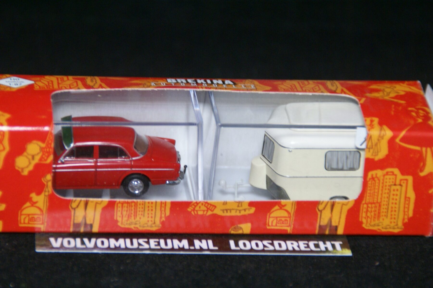 DSC03246 miniatuur Volvo Amazon rood met Eriba caravan 1op87 Brekina 29231 MB