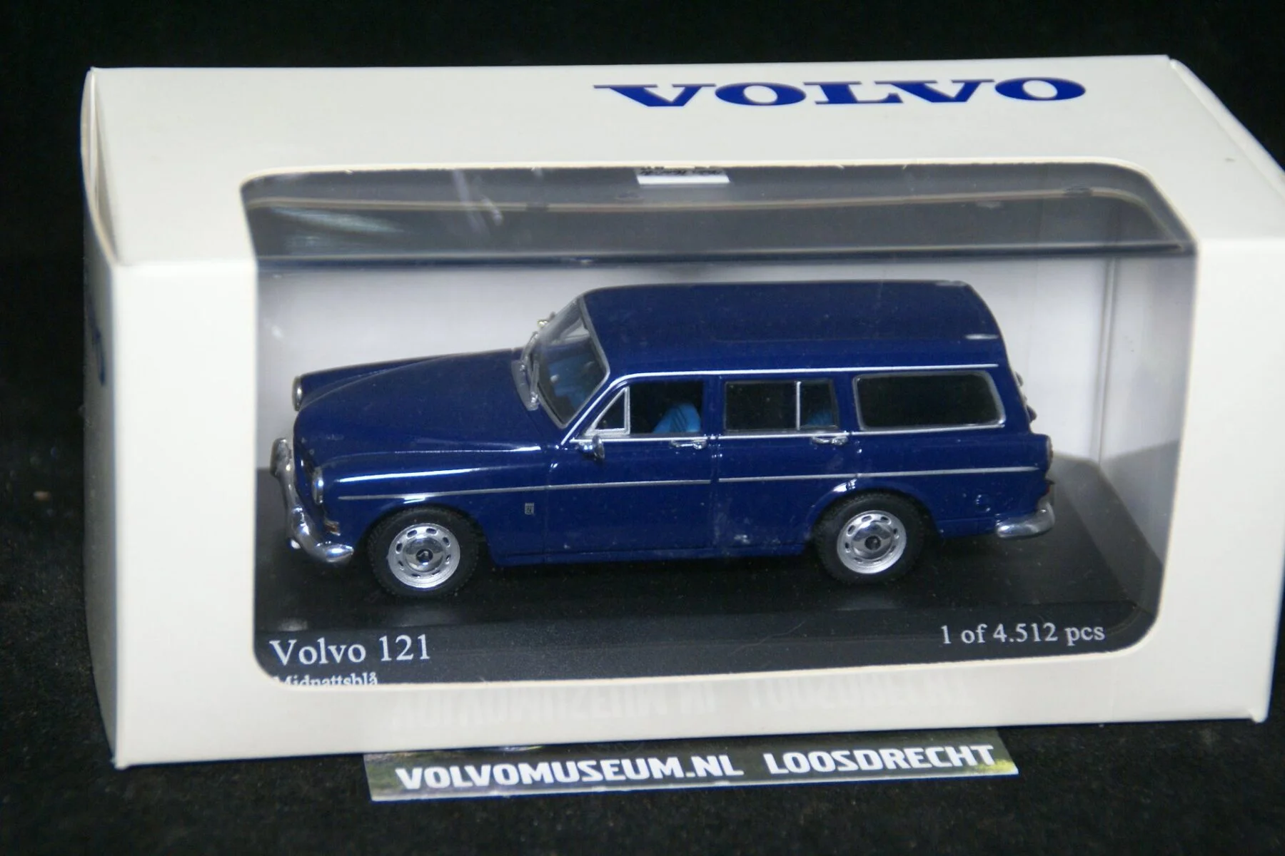 DSC03262 miniatuur Volvo Amazon combi 220 blauw 1op43 Volvo (Minichamps) 1 van 4512 MB