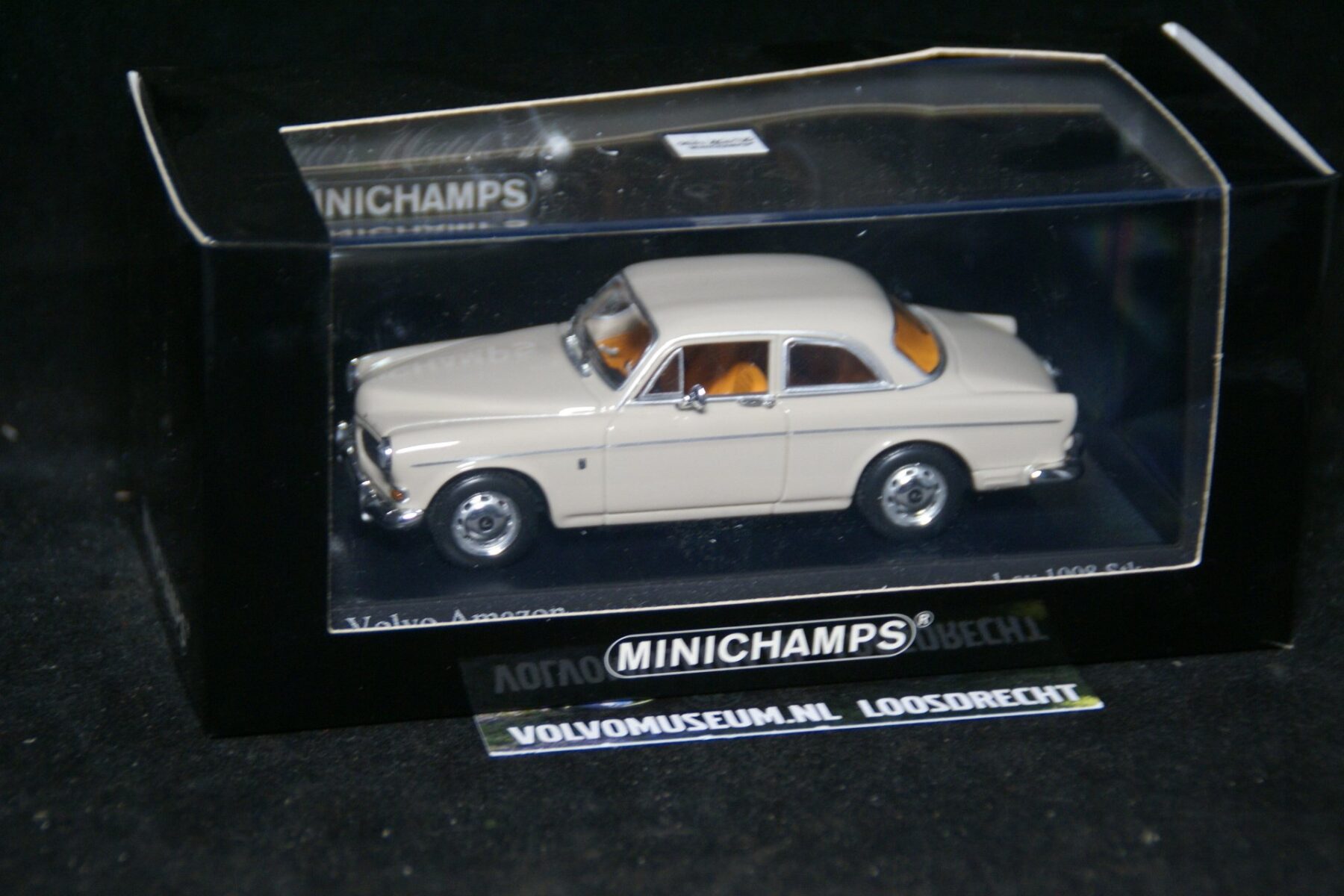 DSC03267 miniatuur 1966 Volvo Amazon 130 beige 1op43 Minichamps 171006 1 van 1008 MB