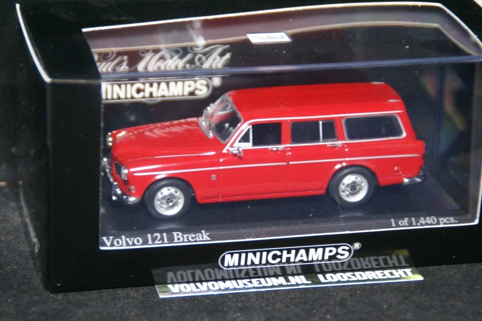 DSC03271 miniatuur Volvo Amazon combi 220 rood 1op43 Minichamps 171014 1 van 1440 MBa