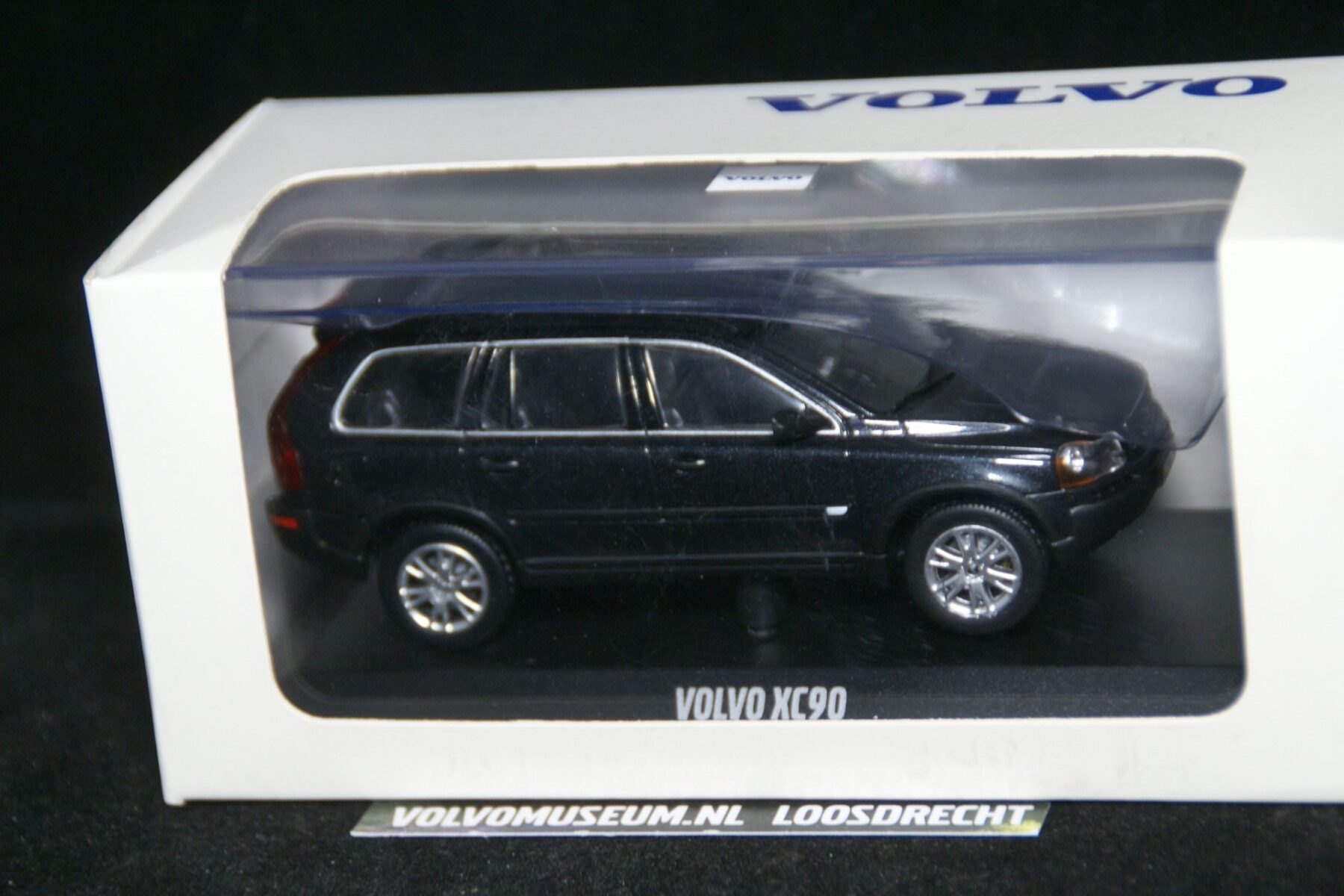 DSC03273 miniatuur Volvo XC90 zwart 1op43 Volvo (Minichamps) MB