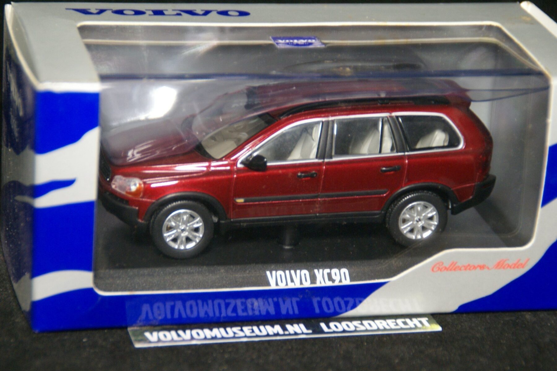 DSC03275 miniatuur Volvo XC90 roodmet 1op43 Volvo (Minichamps) MB